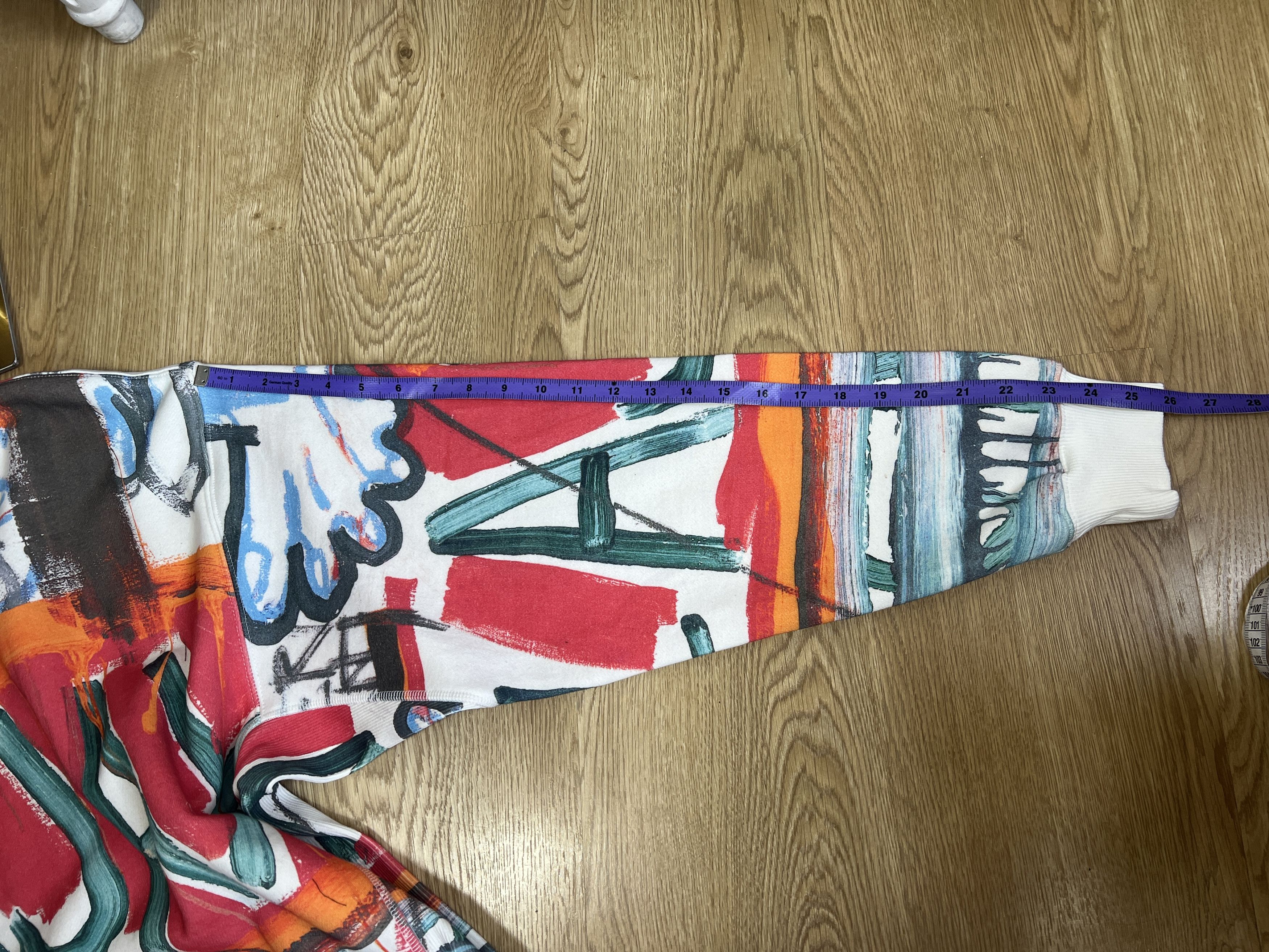 H&M × Jean-Michel Basquiat × Who Decides War WHO DECIDES WAR x EV BRAVADO TELA D'AMORE BASQUIAT H&M Size US M / EU 48-50 / 2 - 12 Thumbnail