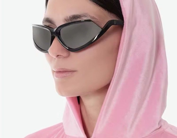 Japanese Brand Y2k Style Futuristic Black Sunglasses Unisex OS Size ONE SIZE - 1 Thumbnail