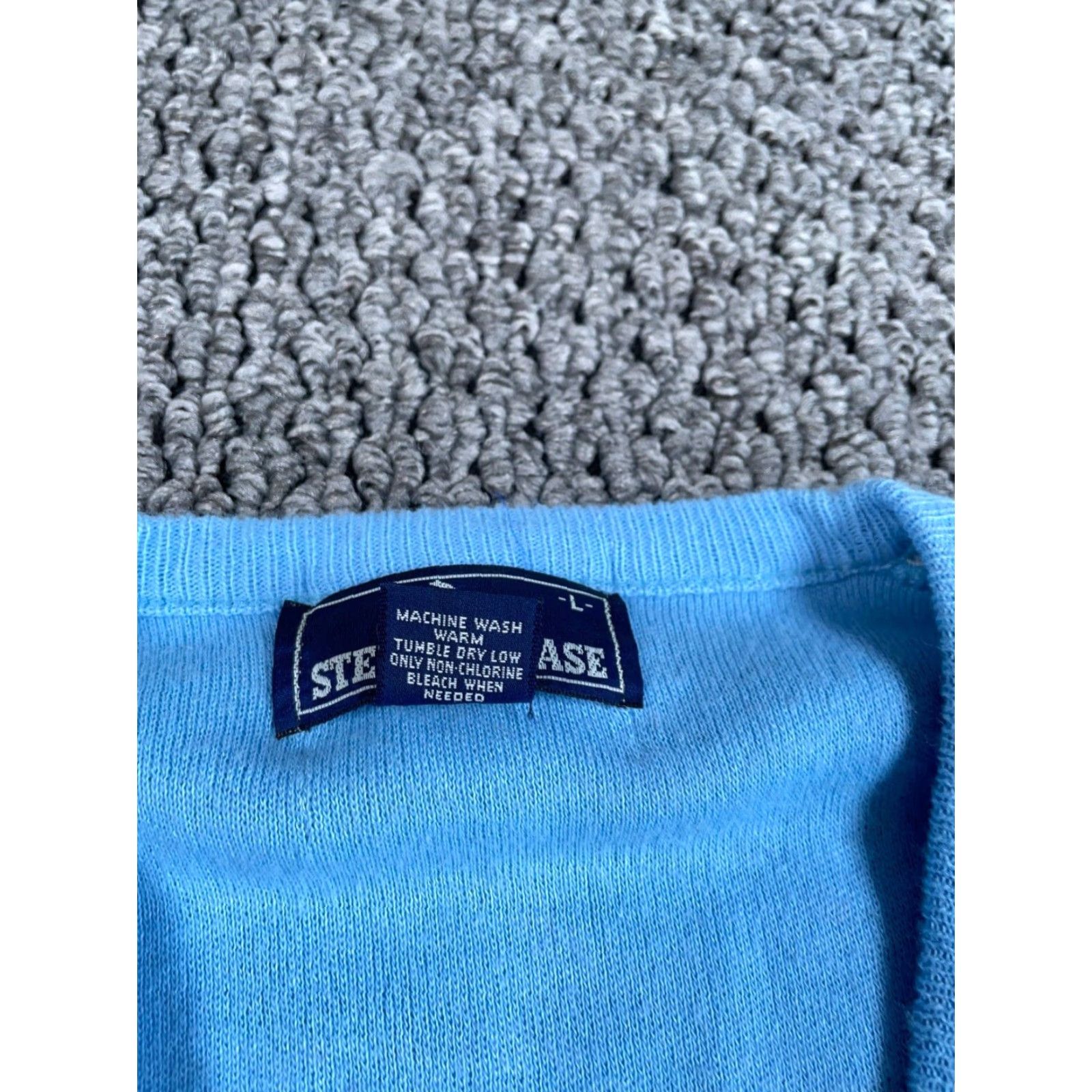 Vintage VINTAGE 80s Preppy Men's Large Blue V-Neck Lightweight Knit Sweater Pullover Mens Size US L / EU 52-54 / 3 - 4 Thumbnail