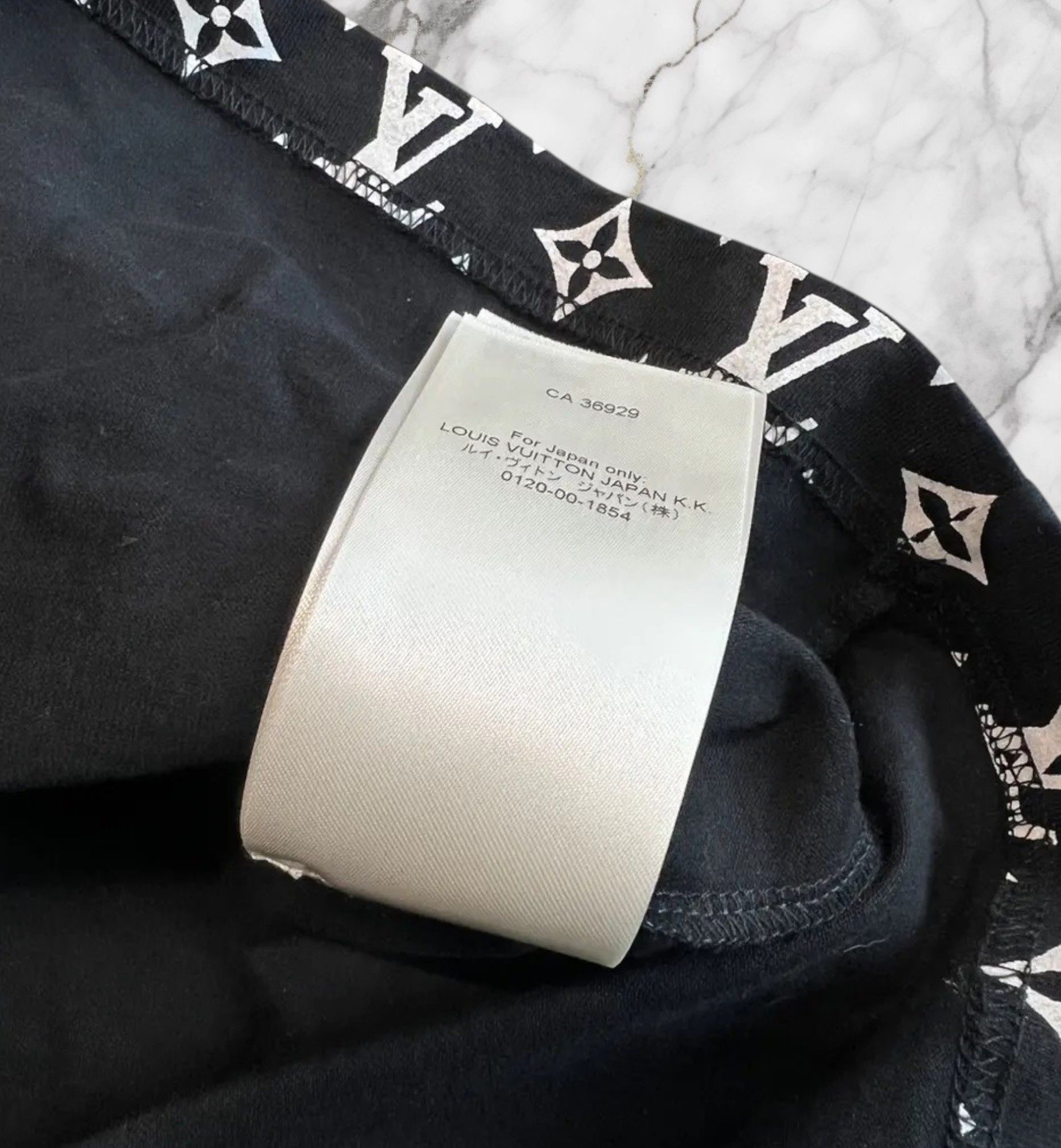 Louis Vuitton Louis Vuitton LV Gradient Monogram Crewneck T-shirt Size US L / EU 52-54 / 3 - 8 Thumbnail