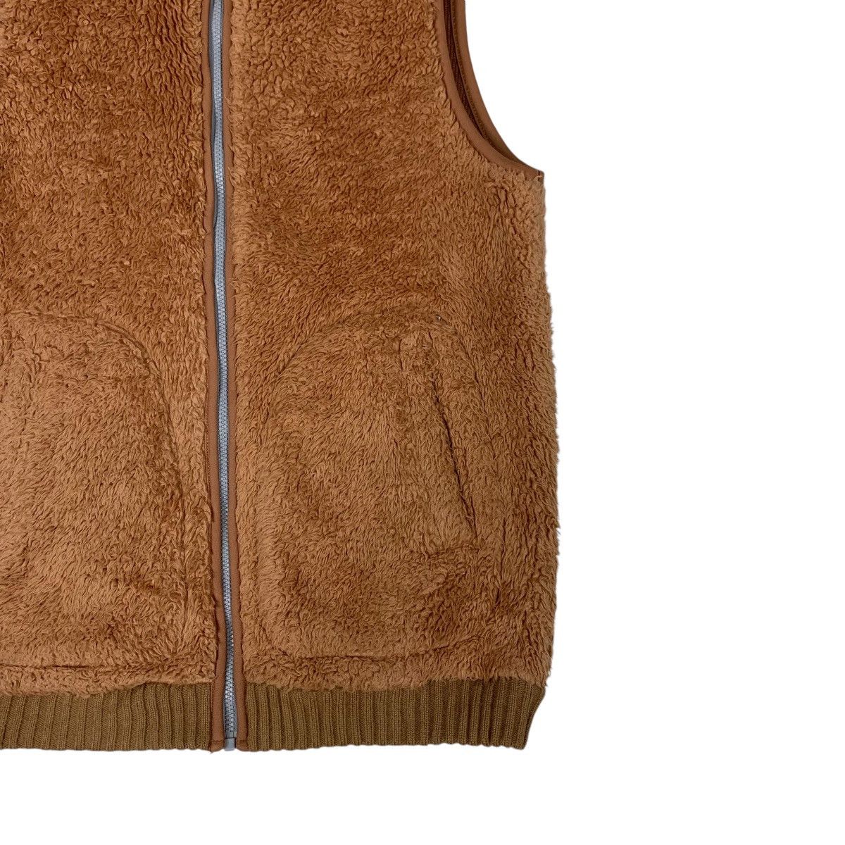 Undercover × Uniqlo Uniqlo X Undercover Youth Deep Pile Fleece Vest #1425-C64 Size US XXS / EU 40 - 4 Thumbnail