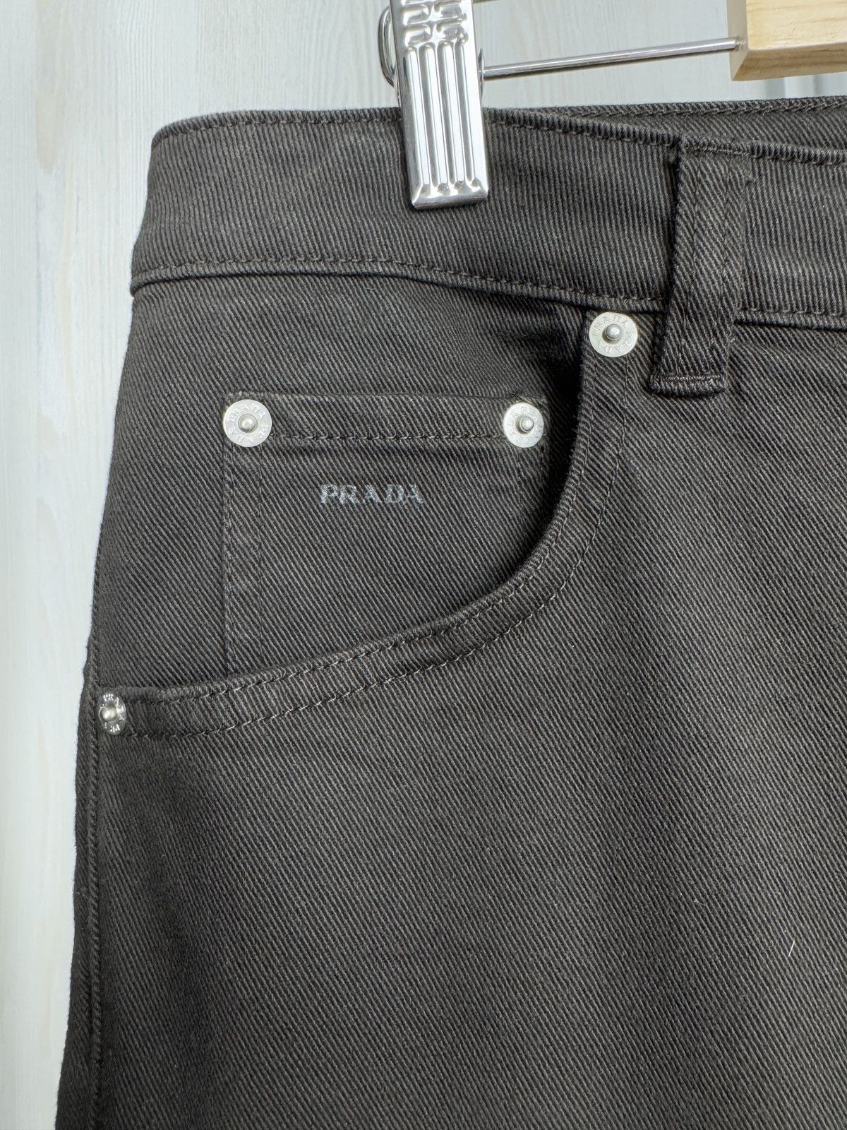 Prada PRADA DARK BROWN COTTON STRAIGHT FIT LOGO CROPPED ZIP JEANS Size 30" / US 8 / IT 44 - 8 Thumbnail