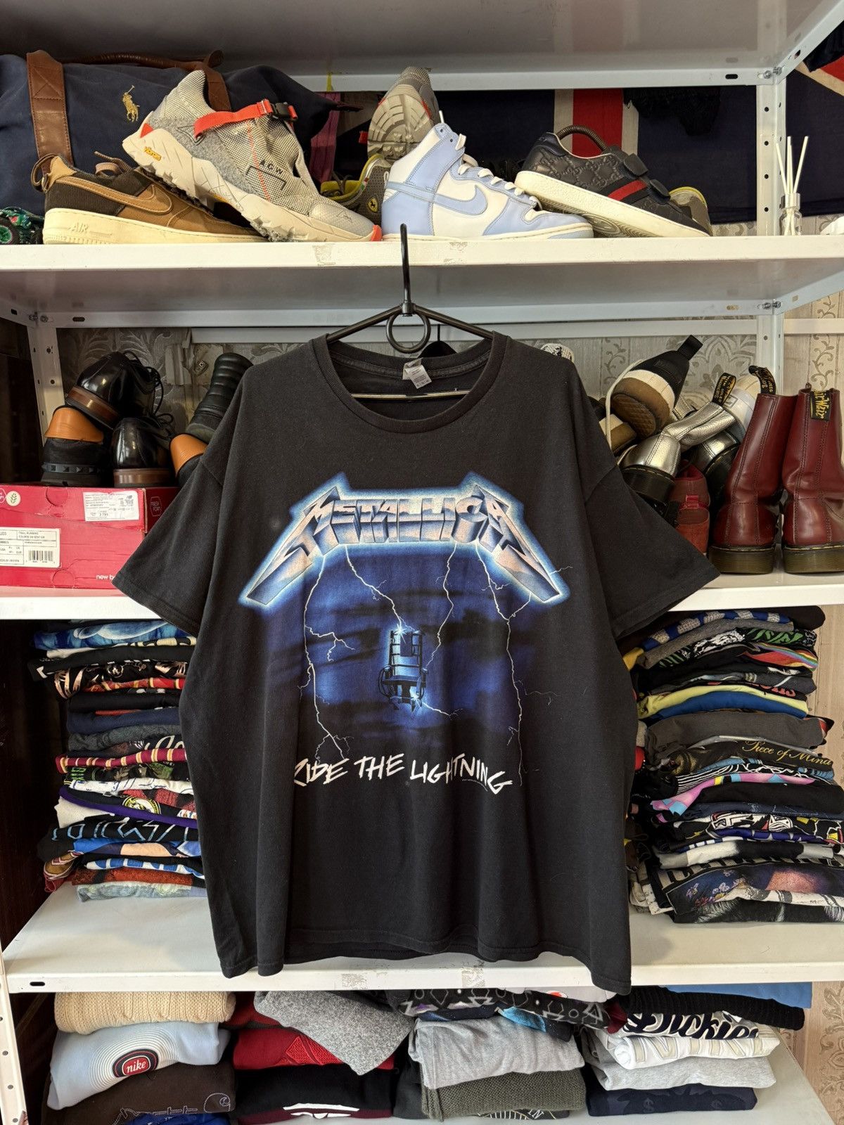 Band Tees × Vintage Vintage Metallica 2017 Ride The Lightning Sun Faded T-Shirt Size US XL / EU 56 / 4 - 1 Thumbnail