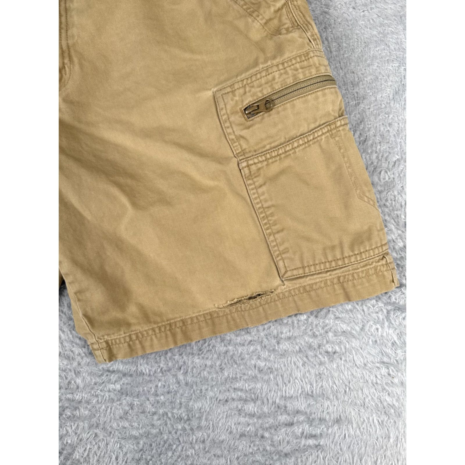 Vintage VINTAGE Columbia Shorts Mens Cargo 36 Beige 100% Cotton Twill Cargo Shorts Beige Mens 36 Regular Adult Mens Size US 36 / EU 52 - 2 Thumbnail