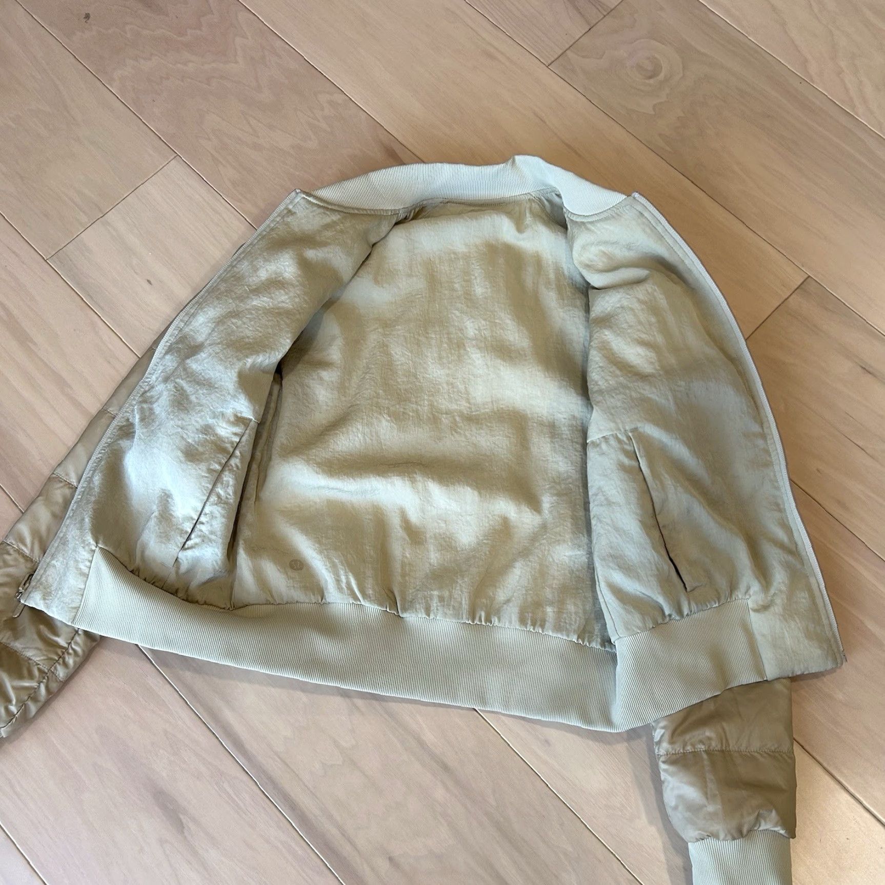 Lululemon VINTAGE Lululemon Non-Stop Bomber Jacket Reversible Quilted Women’s 4 Gold Short Jacket Womens Size S / US 4 / IT 40 - 4 Thumbnail