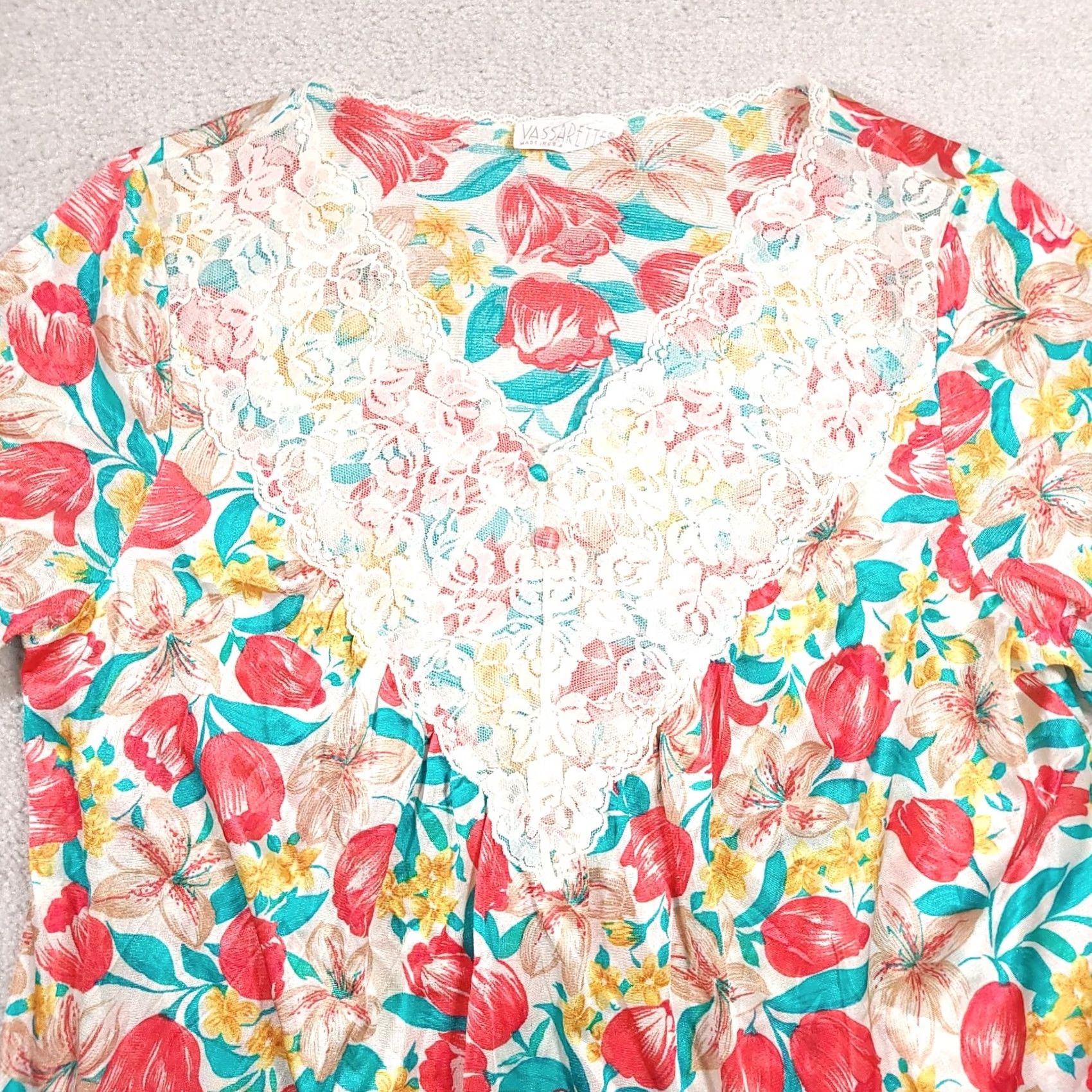 Vintage VINTAGE Vassarette Sleepwear Shirt Women's M Floral Nylon Made In USA Shirt Womens Medium Floral Nylon Lace V-Neck Pajama Top Mens Womens Size M / US 6-8 / IT 42-44 - 3 Thumbnail