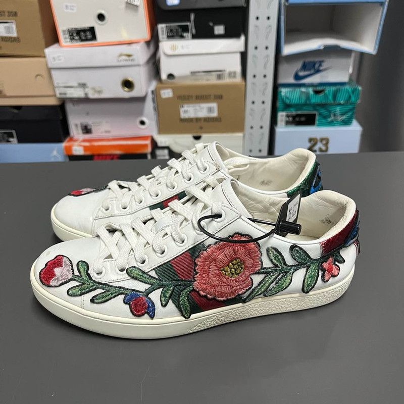 Gucci Gucci ACE Floral Embroidered White Sneakers 0079 Size US 8 / IT 38 - 1 Thumbnail