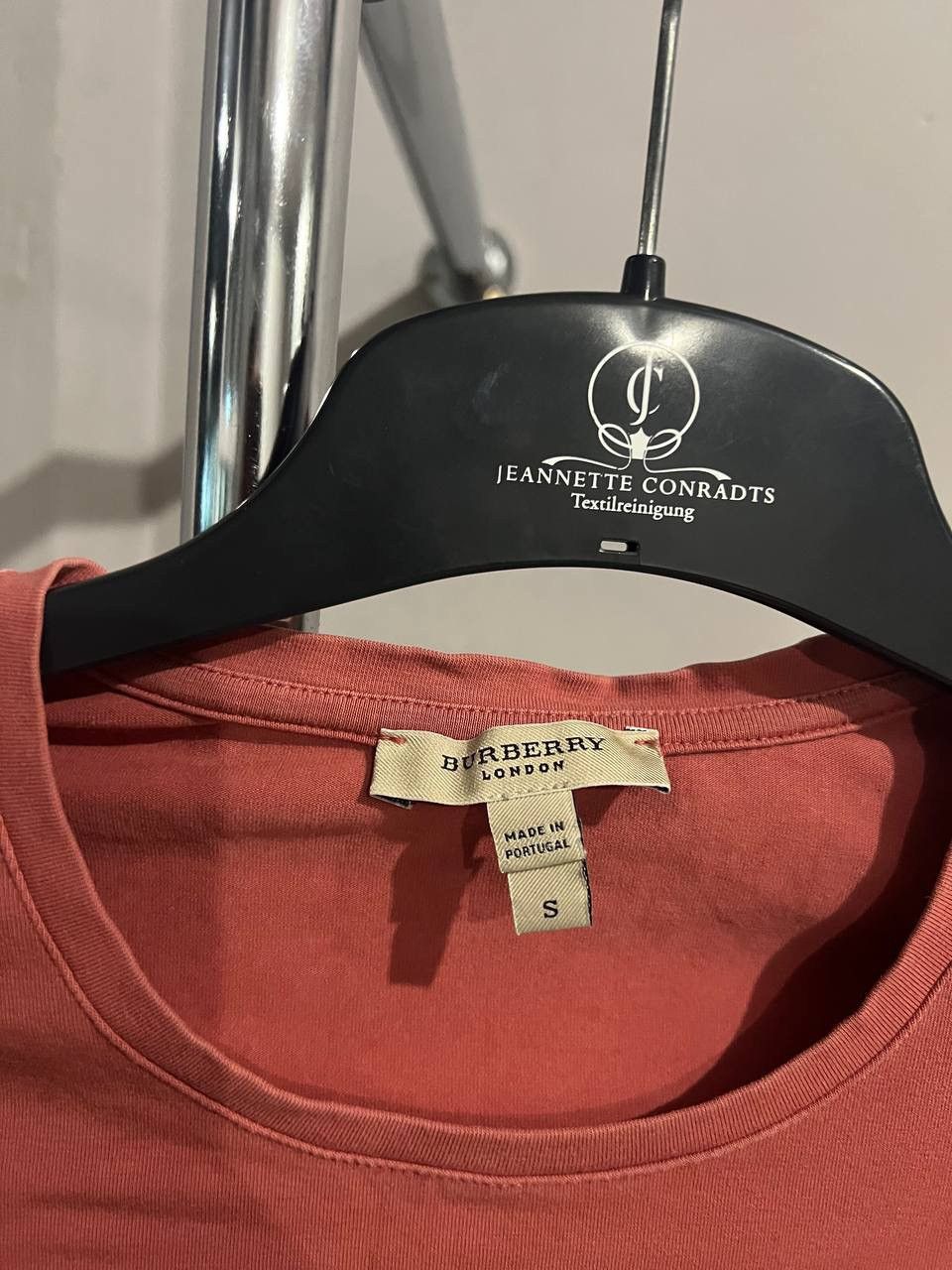 Burberry BURBERRY LONDON WOMEN BIG LOGO CLASSIC T SHIRT SIZE S Size S / US 4 / IT 40 - 5 Thumbnail