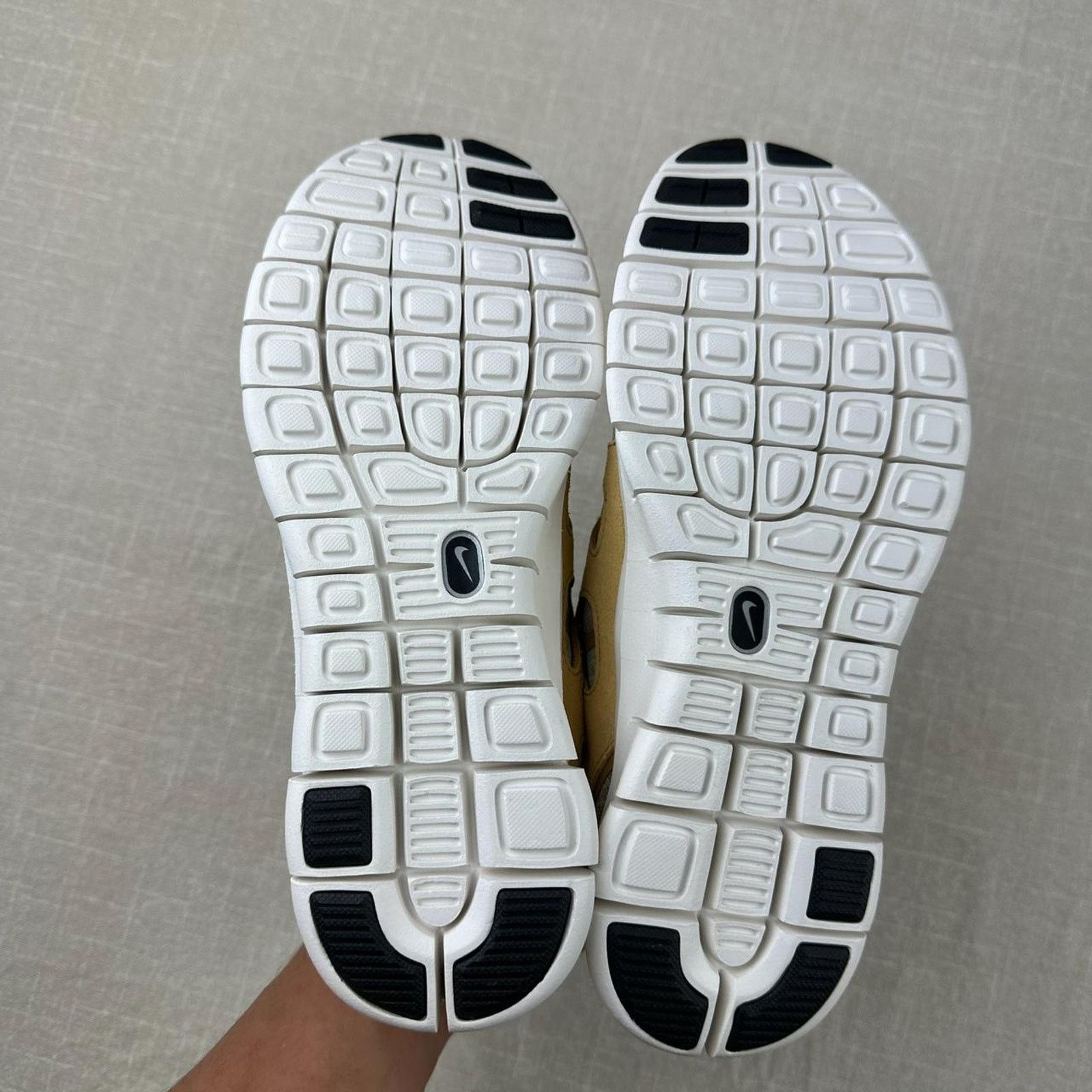Nike 2021 Nike Free Run 2 “Beige" Women 6.5 Size US 6.5 / IT 36.5 - 6 Thumbnail