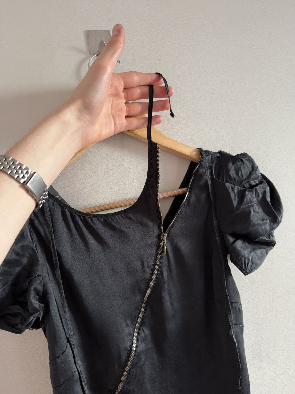 Alexander McQueen Alexander McQueen Silk Top Black Puff Sleeve Asymmetric Size M / US 6-8 / IT 42-44 - 2 Thumbnail