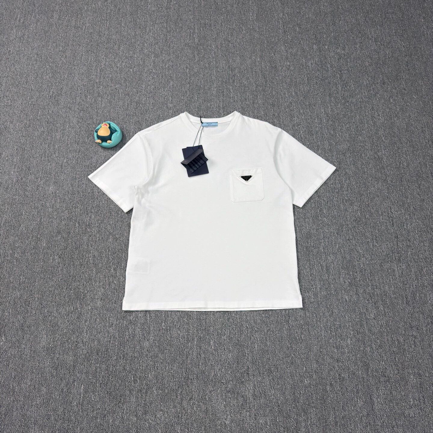 Prada Prada white triangle logo pocket short-sleeve M like new Size US M / EU 48-50 / 2 - 1 Thumbnail