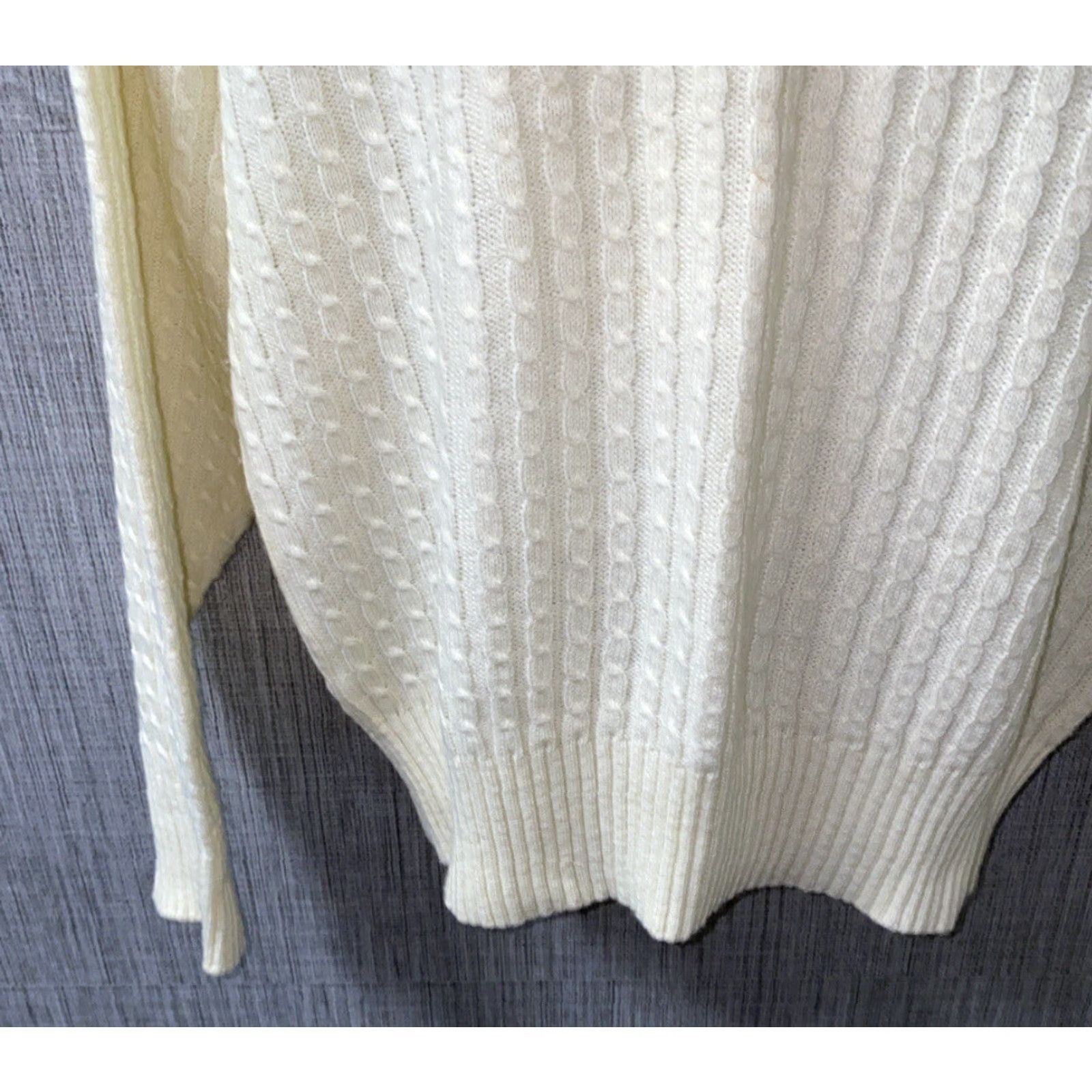 Catalina VINTAGE Catalina Sweater L Beige Acrylic V-Neck Mens Size US L / EU 52-54 / 3 - 3 Thumbnail