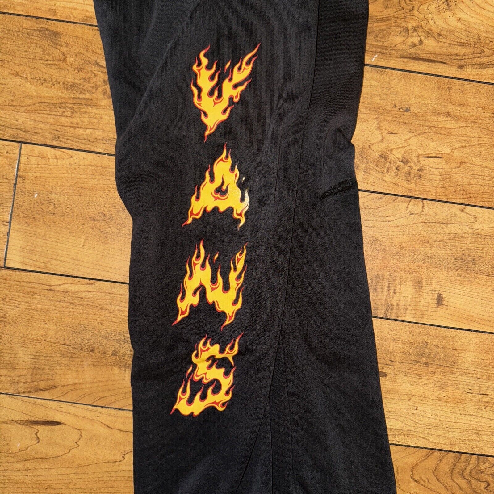 Vans Vans Youth Large Black Flame Spell out Sweatpants 28x28 Size US 28 / EU 44 - 2 Thumbnail