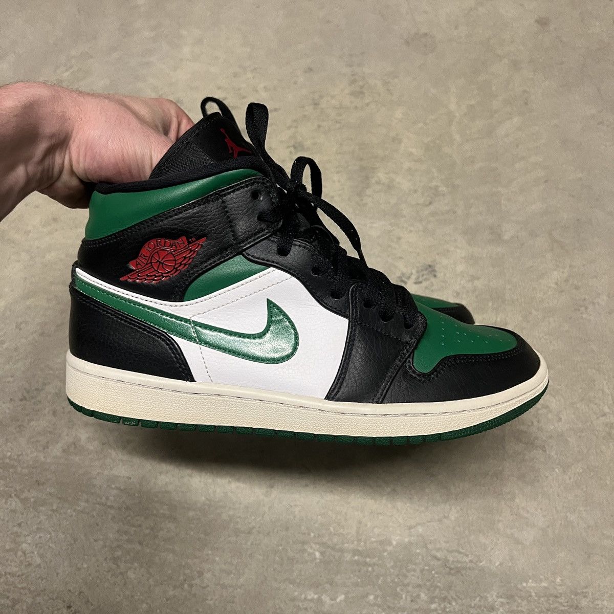 Nike Nike Air Jordan 1 Mid Size US 8 / EU 41 - 8 Thumbnail