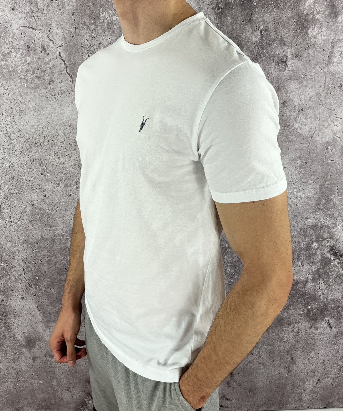 Allsaints Allsaints T-Shirt Basic Small Logo Embroidery Y2K White Sz M Size US M / EU 48-50 / 2 - 9 Thumbnail