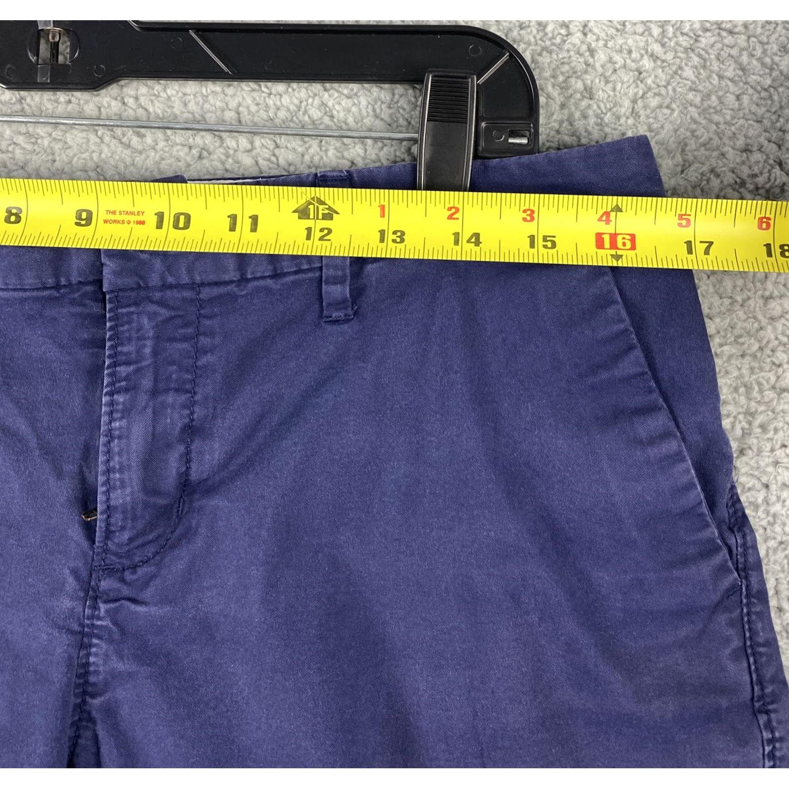 Old Navy Old Navy Chino Shorts Women Size 6 Blue Everyday Short Casual Stretch / 4 in Inseam Size 28" / US 6 / IT 42 - 5 Thumbnail
