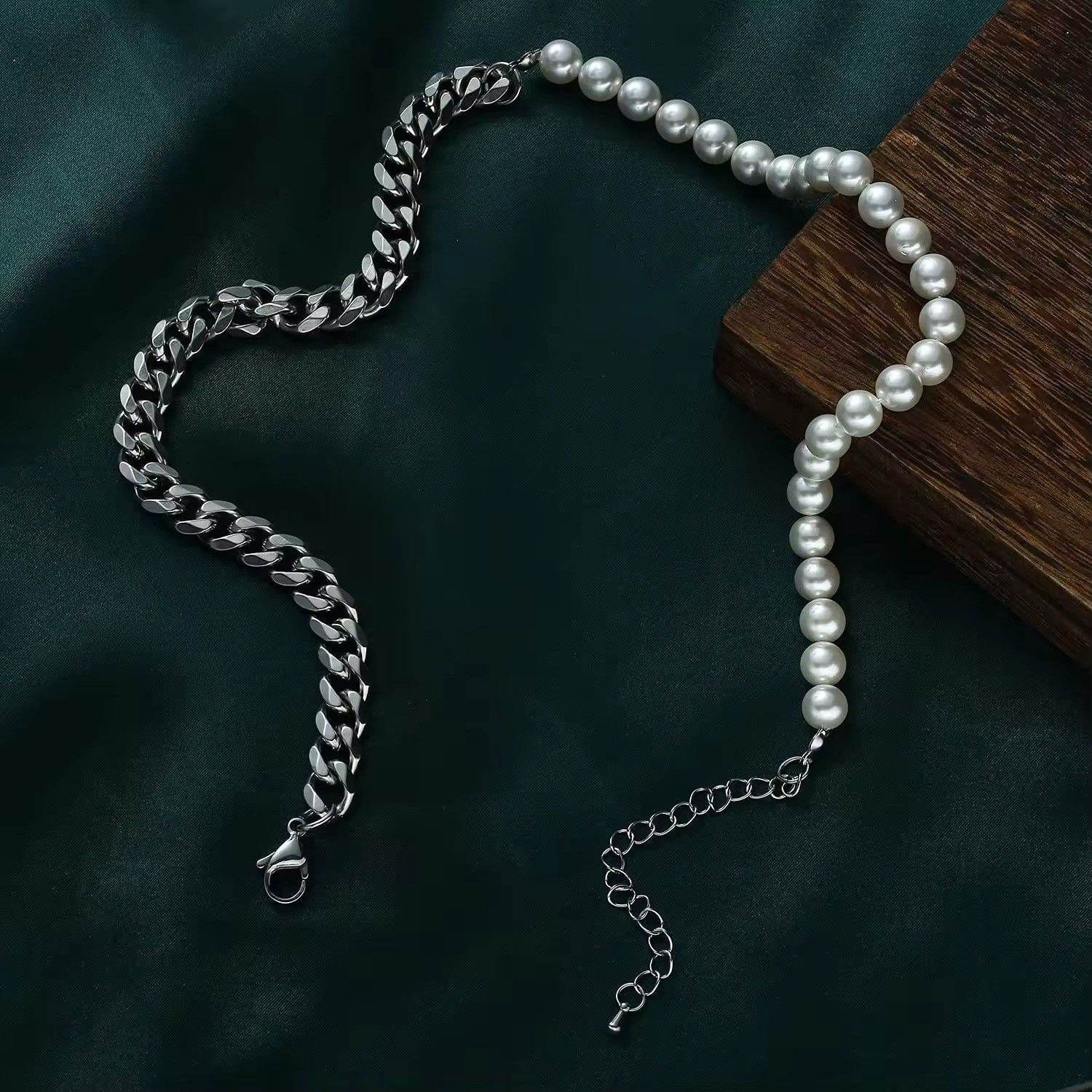 The Unbranded Brand Half Pearl Half Chain Necklace Size ONE SIZE - 4 Thumbnail