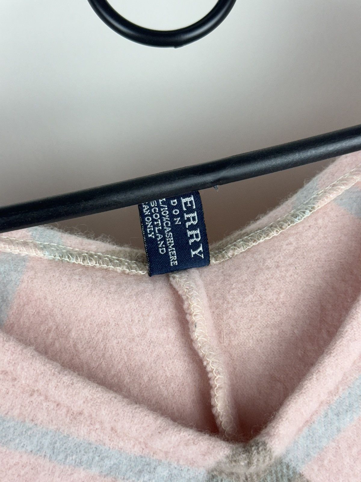 Burberry × Vintage Wool pink poncho Burberry 90s original rare luxury item Size ONE SIZE - 4 Thumbnail