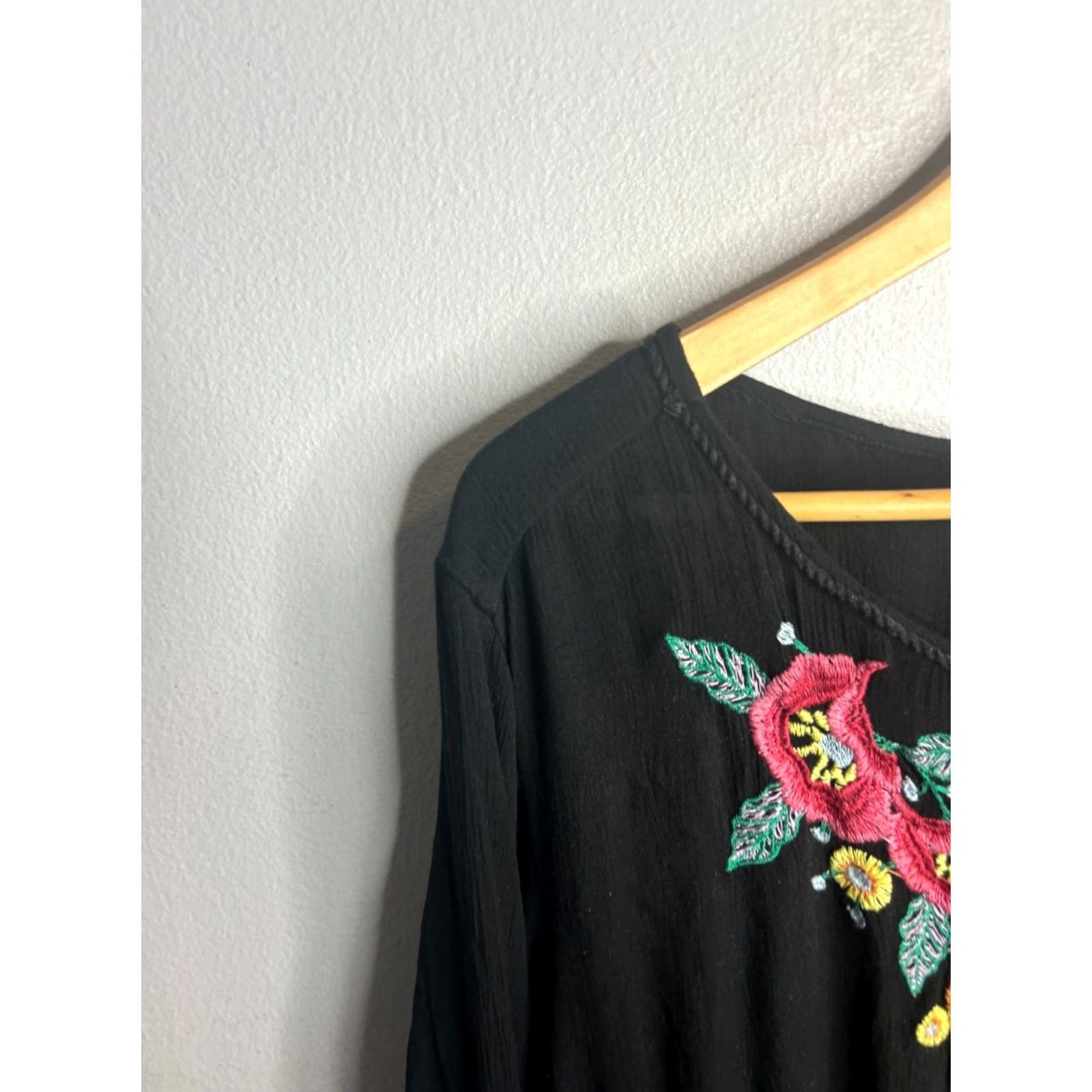 Free People Free People Mini Velvet Embroidered Tunic Dress Black S Womens Long Sleeve V-Neck Pullover Floral Bohemian Hippie Nature 8/10 Fall Winter Vintage No Size S / US 4 / IT 40 - 2 Thumbnail