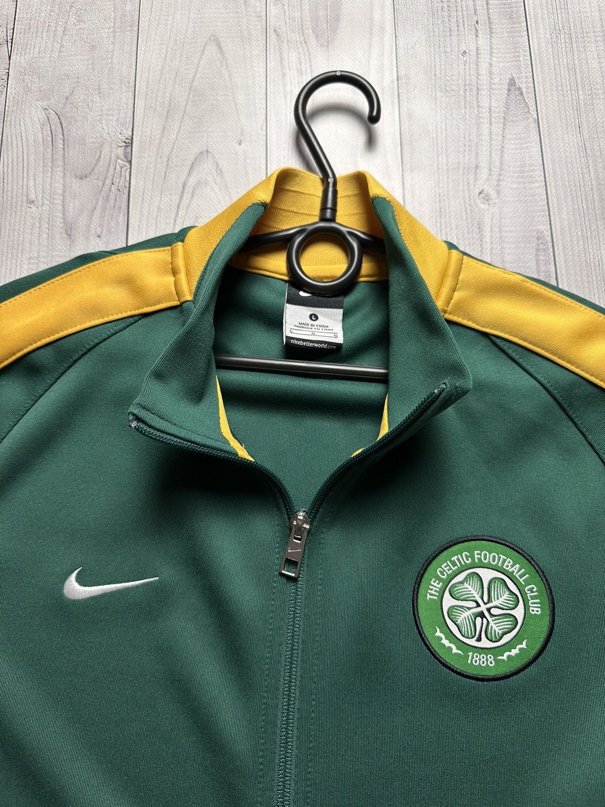 Vintage Vintage Nike Celtic soccer track jacket size L logo green Size US L / EU 52-54 / 3 - 4 Thumbnail