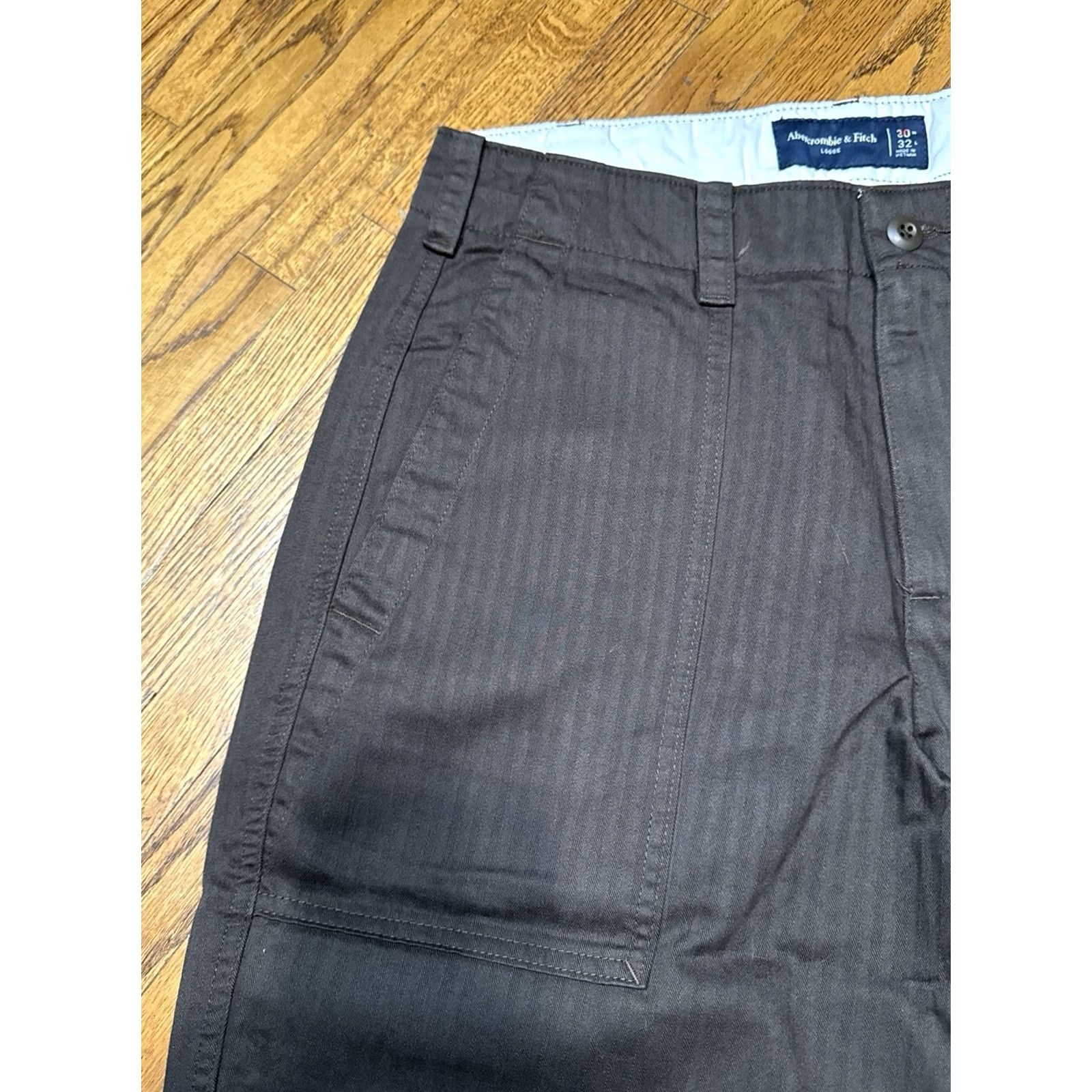 Abercrombie & Fitch Abercrombie & Fitch Loose Fit Chino Pants Brown 30x32 Mens NWT Casual Flat Front Size US 30 / EU 46 - 4 Thumbnail