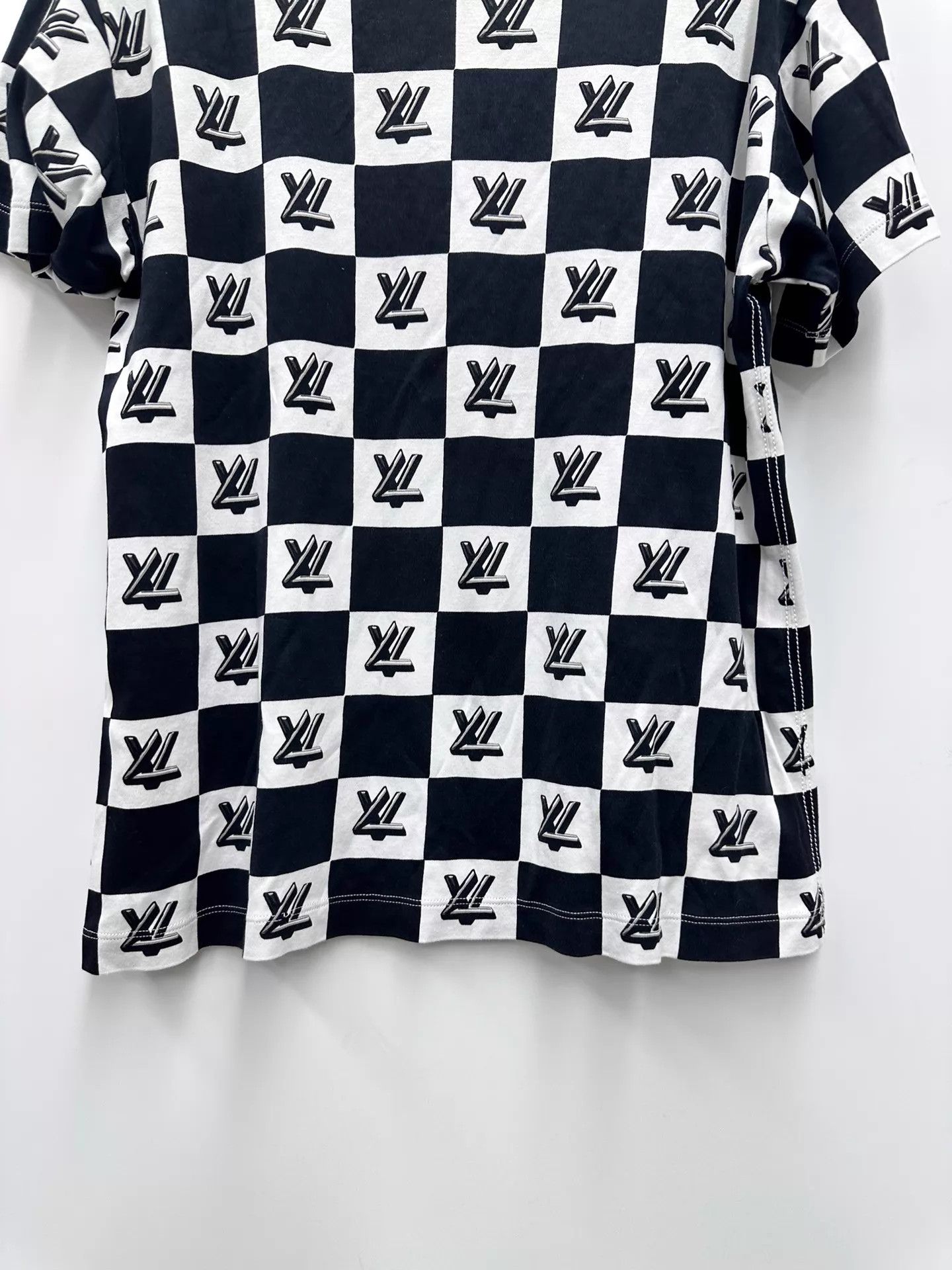 Louis Vuitton Louis Vuitton All Over Print SS T-Shirt M Size US M / EU 48-50 / 2 - 6 Thumbnail