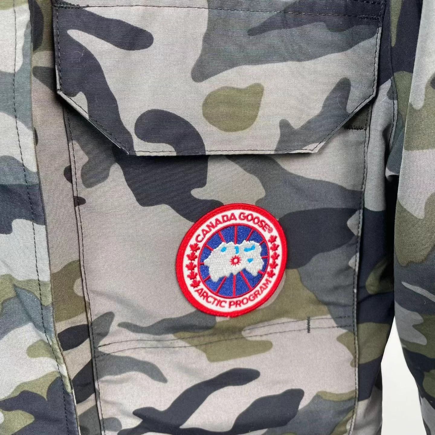 Canada Goose Canada Goose Camo Down Jacket S Size US S / EU 44-46 / 1 - 7 Thumbnail