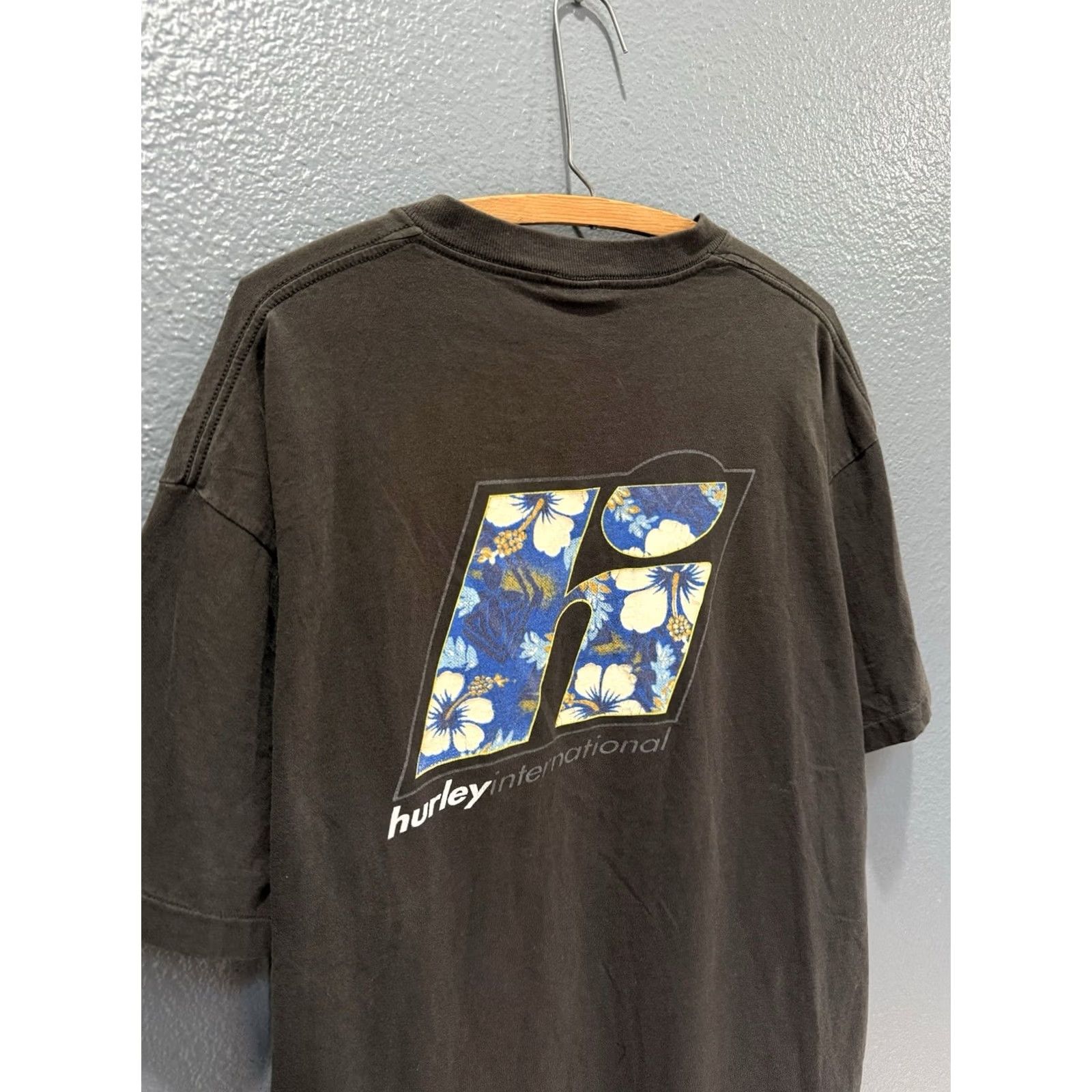 Hurley VINTAGE Hurley Shirt XL Black Surf Wear 90’s Cotton USA Men’s Tee Size US XL / EU 56 / 4 - 2 Thumbnail