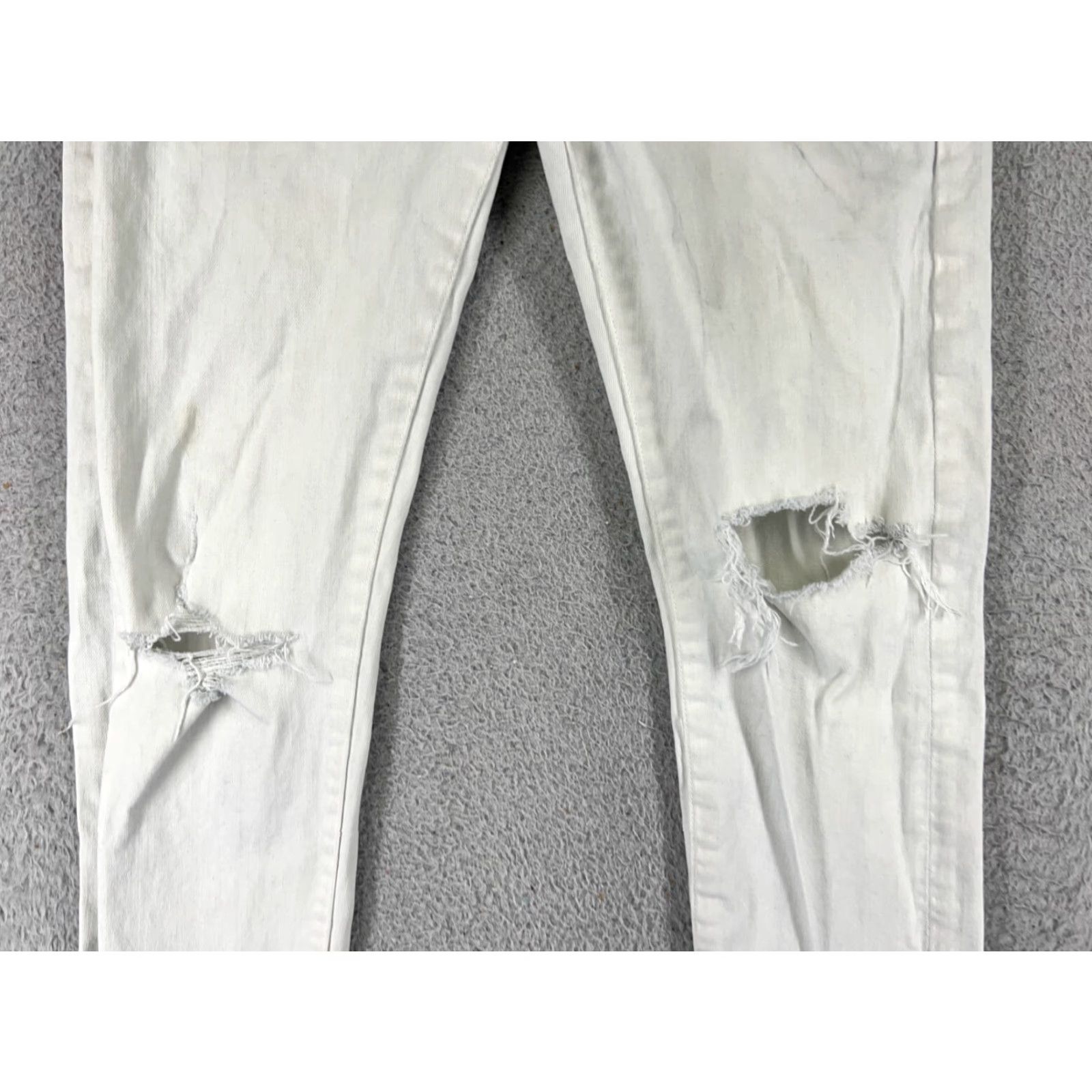 Denime VINTAGE? No, not vintage. Lucky Brand Jeans White Denim Slim Boyfriend Distressed 0 Women’s 27 Inseam 5-Pocket Zip Fly Medium Wash Cotton Blend Size 25" / US 0 / IT 36 - 3 Thumbnail
