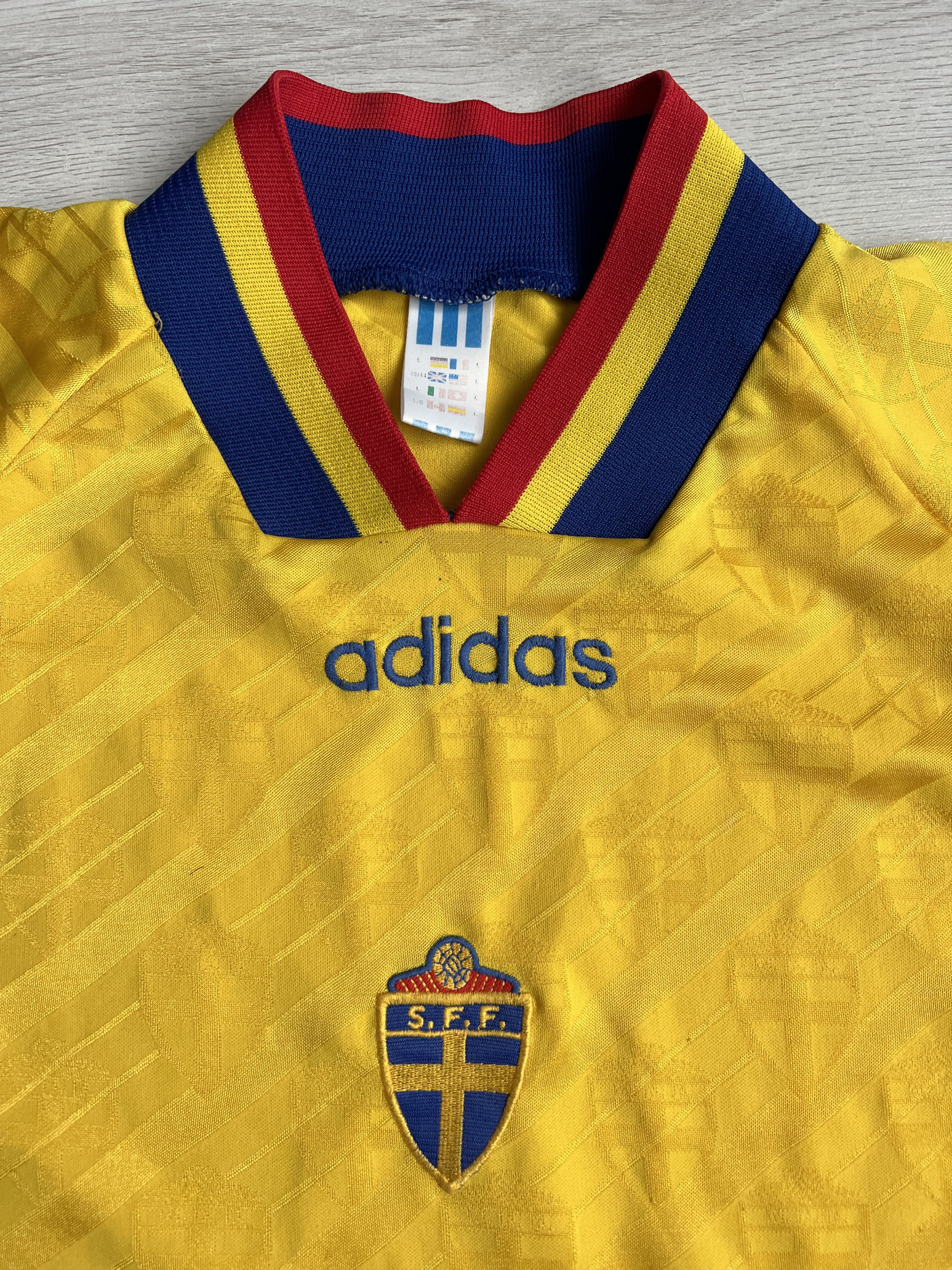 Adidas Sweden Adidas Home Shirt 1994-96 Vintage Size US L / EU 52-54 / 3 - 3 Thumbnail