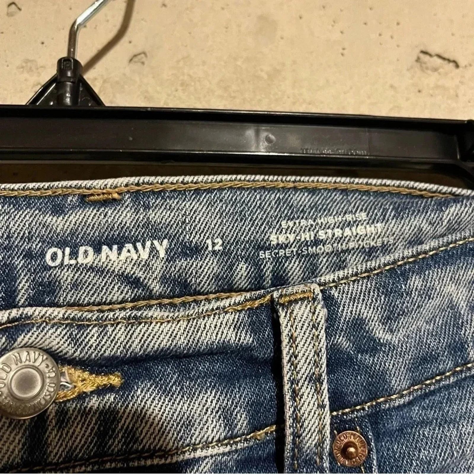 Old Navy Old Navy Women's Distressed Sky-Hi Extra Jeans Size 12 Size 34" / US 12 / IT 48 - 5 Thumbnail