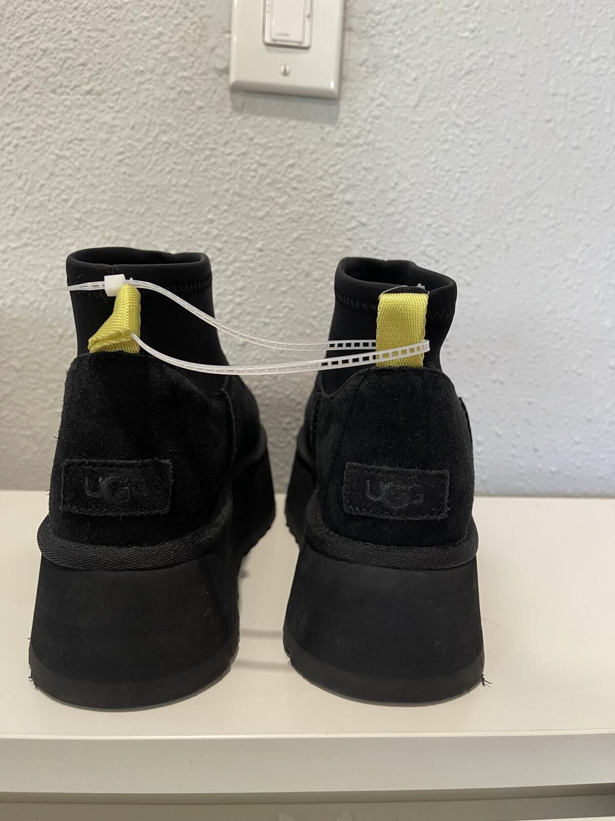 Ugg UGG Classic mini Dipper Platform Black Suede Boots Size US 7 / IT 37 - 2 Thumbnail