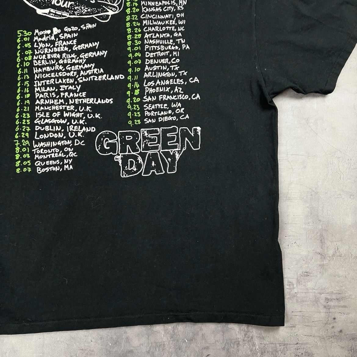 Band Tees Rare!Green Day The Saviors Tour Basket Case Tee Big Logo Y2K Size US XXL / EU 58 / 5 - 14 Thumbnail