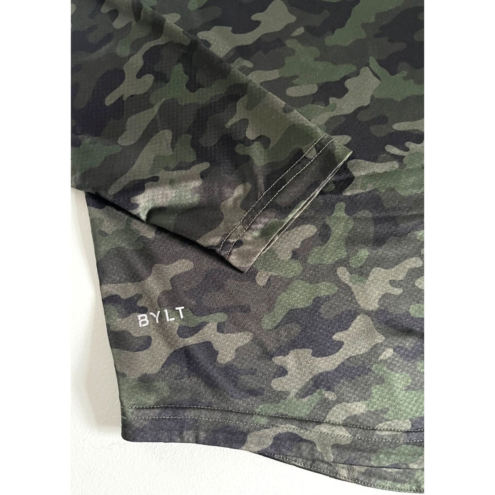 Vintage VINTAGE BYLT Drop Cut Long Sleeve Performance Tee Camouflage Green Sz L Mens Shirt Size US M / EU 48-50 / 2 - 5 Thumbnail