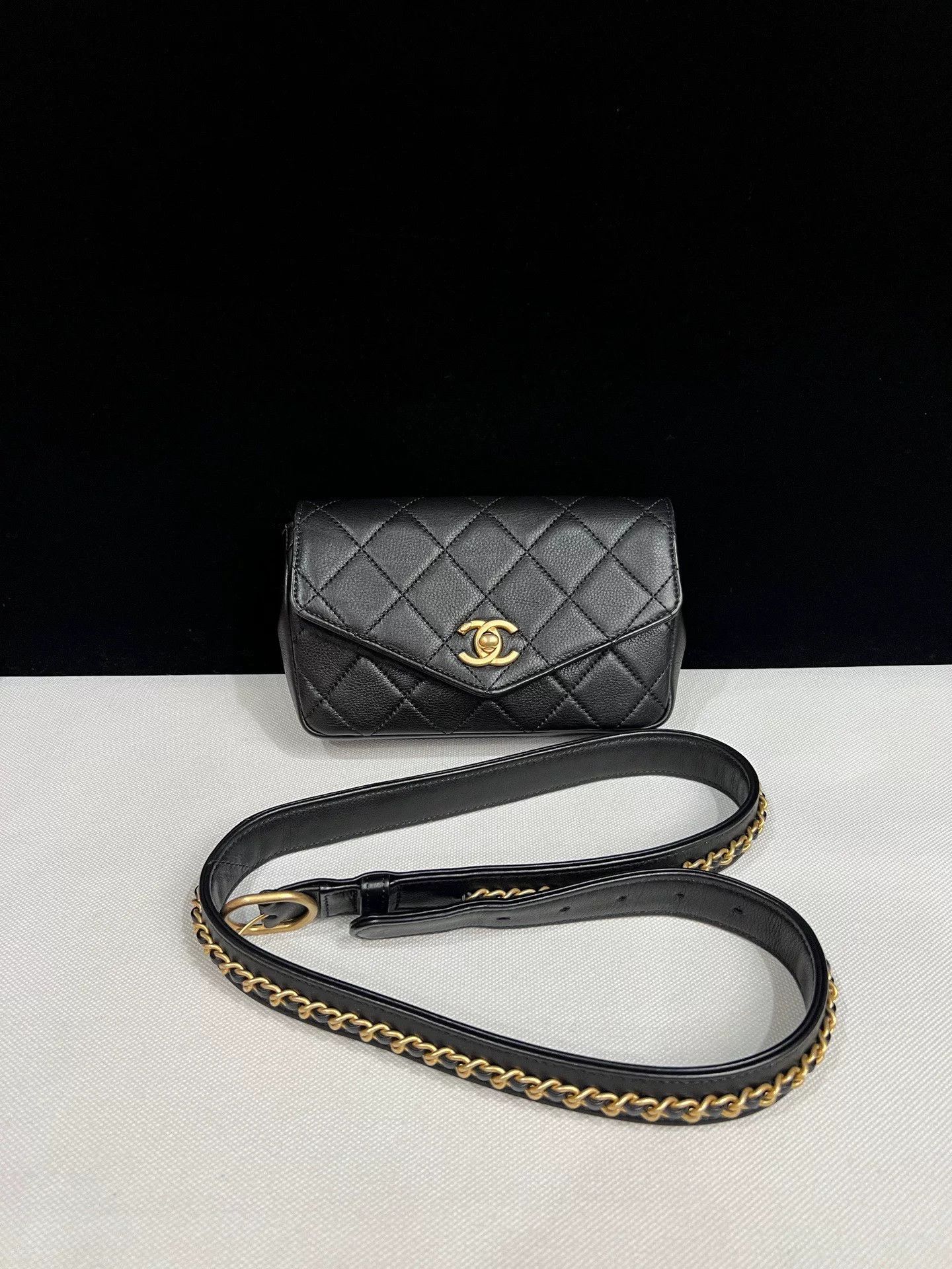 Chanel Pre-loved Bag Very good condition Size ONE SIZE - 1 Thumbnail