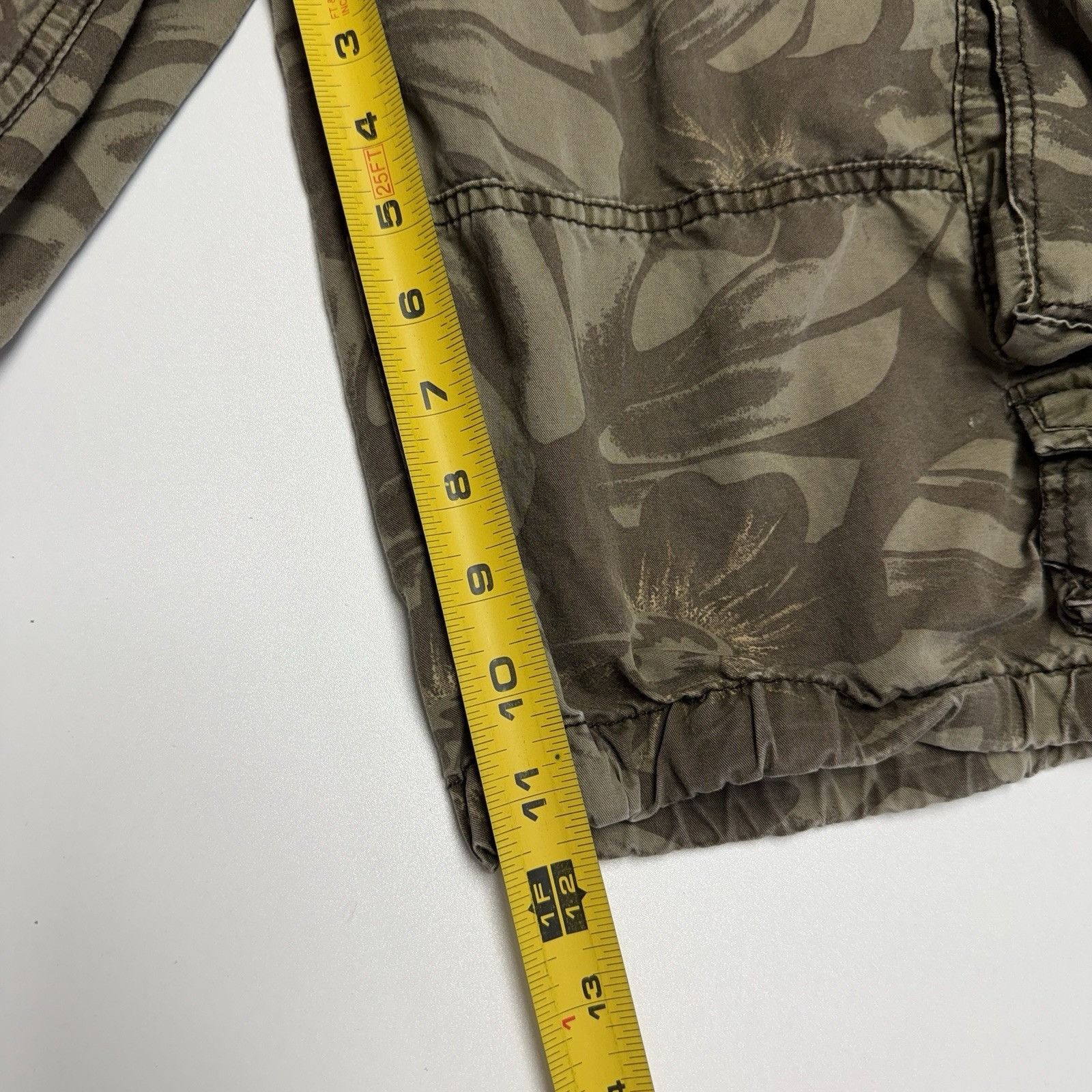 Old Navy Old Navy Supply Co Camouflage Cargo Shorts Regular Issue Size US 31 - 8 Thumbnail