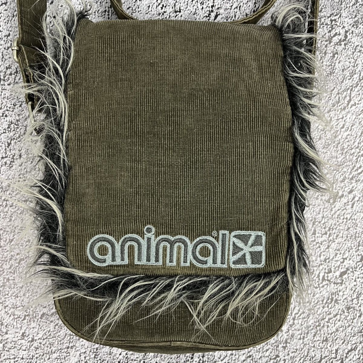 Vintage 🦖VINTAGE🦖 Animal Dark Green Crossbody fur corduroy Bag Size ONE SIZE - 4 Thumbnail
