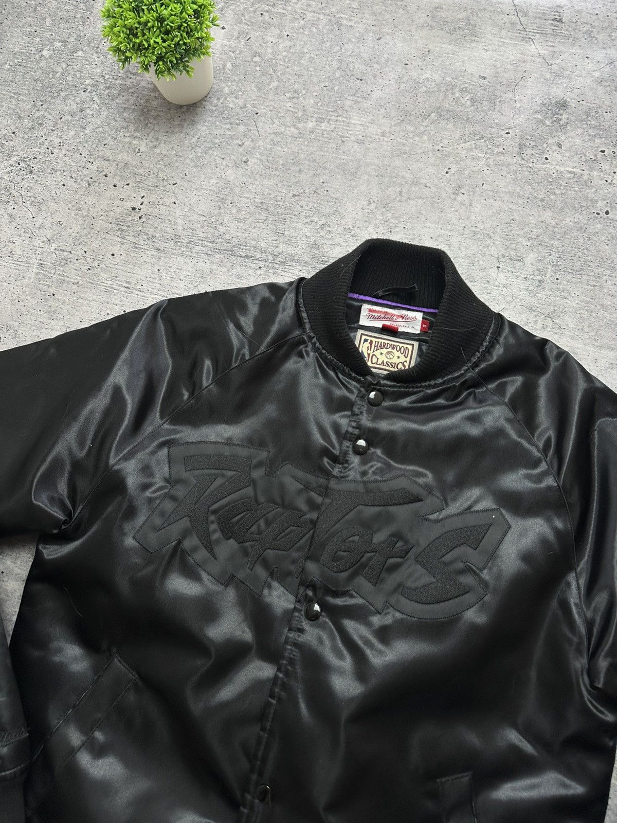 Mitchell & Ness Mitchell & Ness Raptors NBA Hardwood Satin Bomber Jacket Size US S / EU 44-46 / 1 - 4 Thumbnail