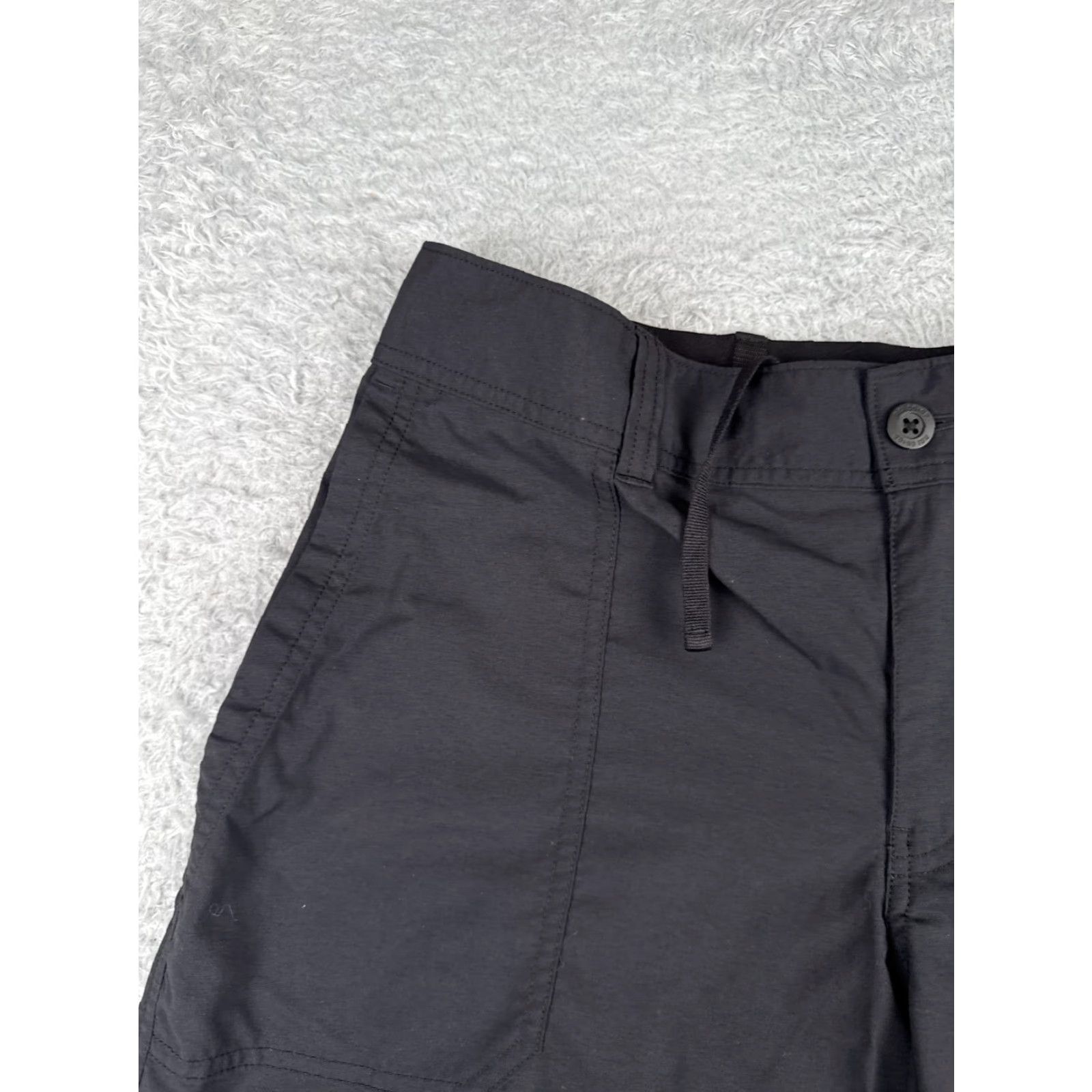 Vintage REI Women Shorts Cargo 14 Black Nylon Blend Pockets Hiking Camp Casual 32x9 Adult Women 14 Black REI Shorts Size 36" / US 14 / IT 50 - 4 Thumbnail