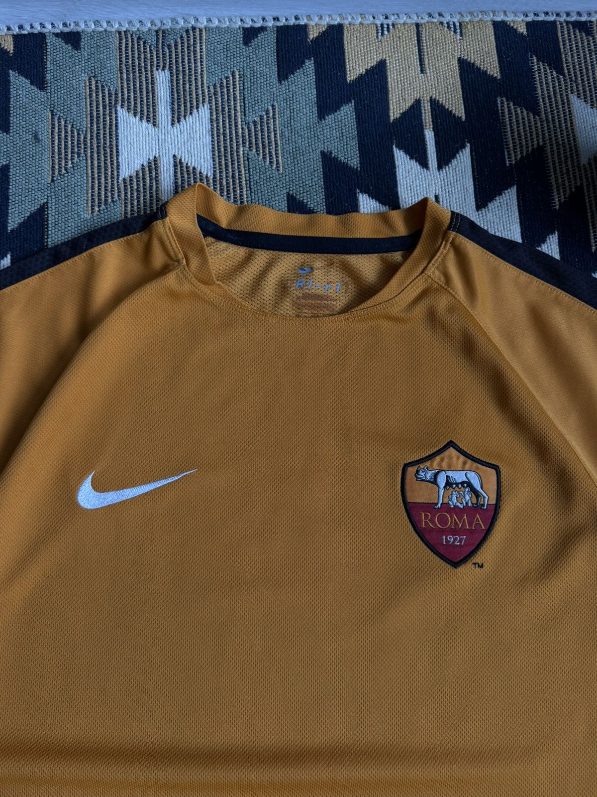 Nike Vintage Nike Roma 2014-15 Soccer Blockcore Jersey Size US M / EU 48-50 / 2 - 6 Thumbnail