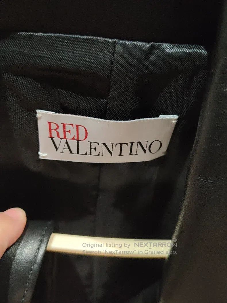Valentino Valentino The woman wears a leather coat Size S / US 4 / IT 40 - 2 Thumbnail