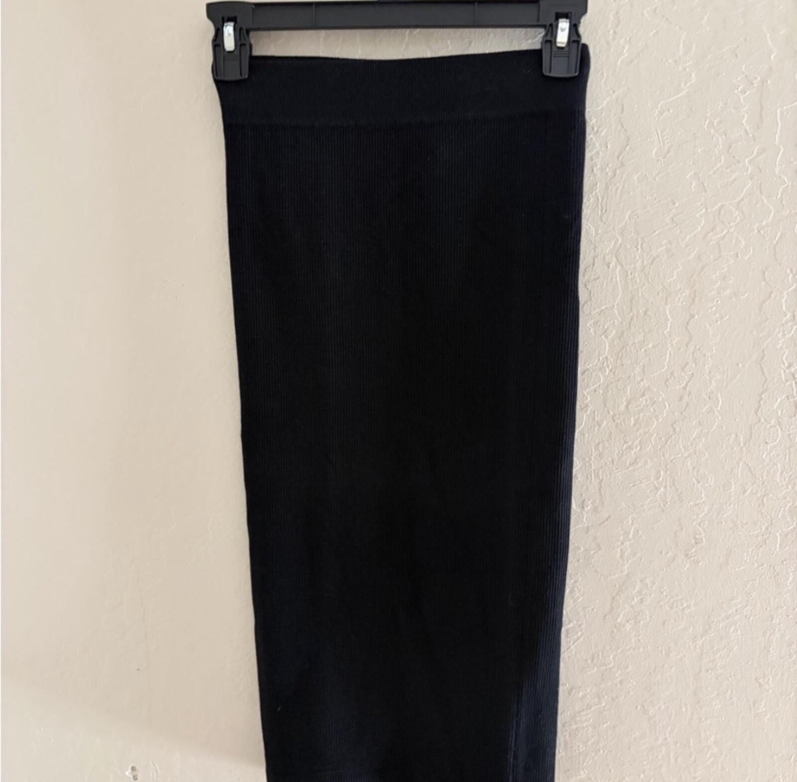 Forever 21 Forever 21 Classic Black Pencil Skirt Size 28" / US 6 / IT 42 - 1 Thumbnail