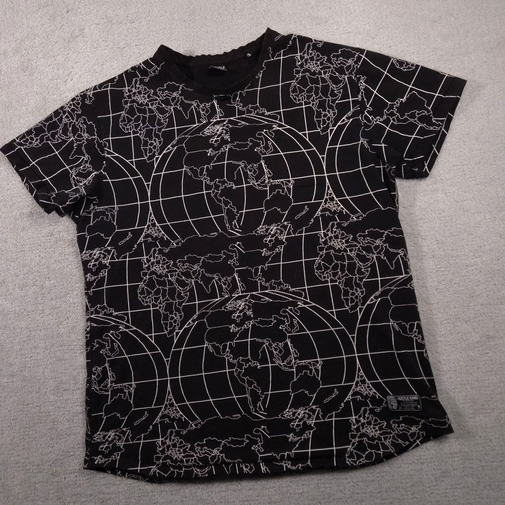Vintage VINTAGE Hustle Gang Shirt Mens 4XL Black World Map Allover Graphic Patch Streetwear Size US XXL / EU 58 / 5 - 2 Thumbnail
