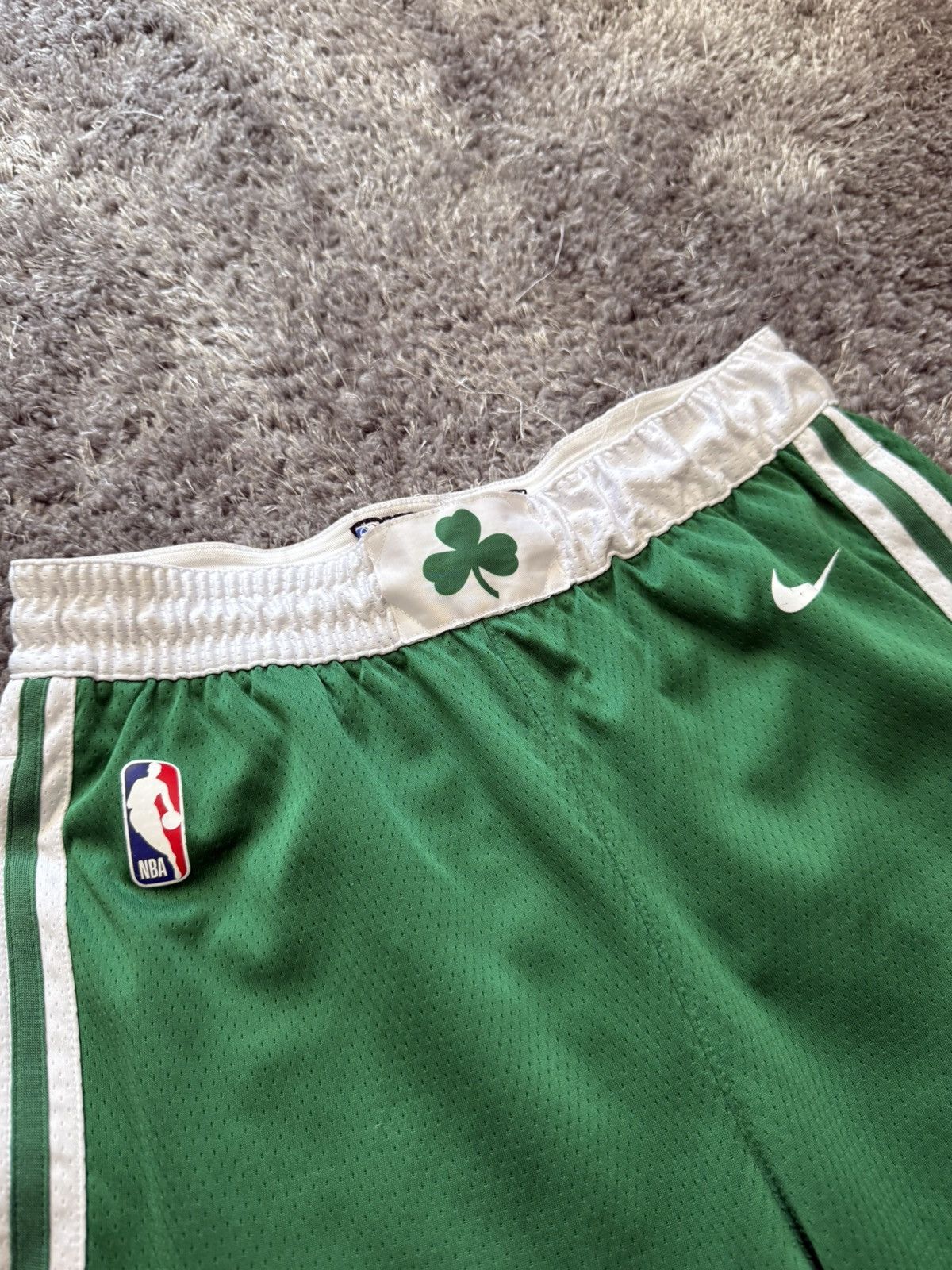 Nike Nike Boston Celtics Shorts NBA Size US 30 / EU 46 - 2 Thumbnail