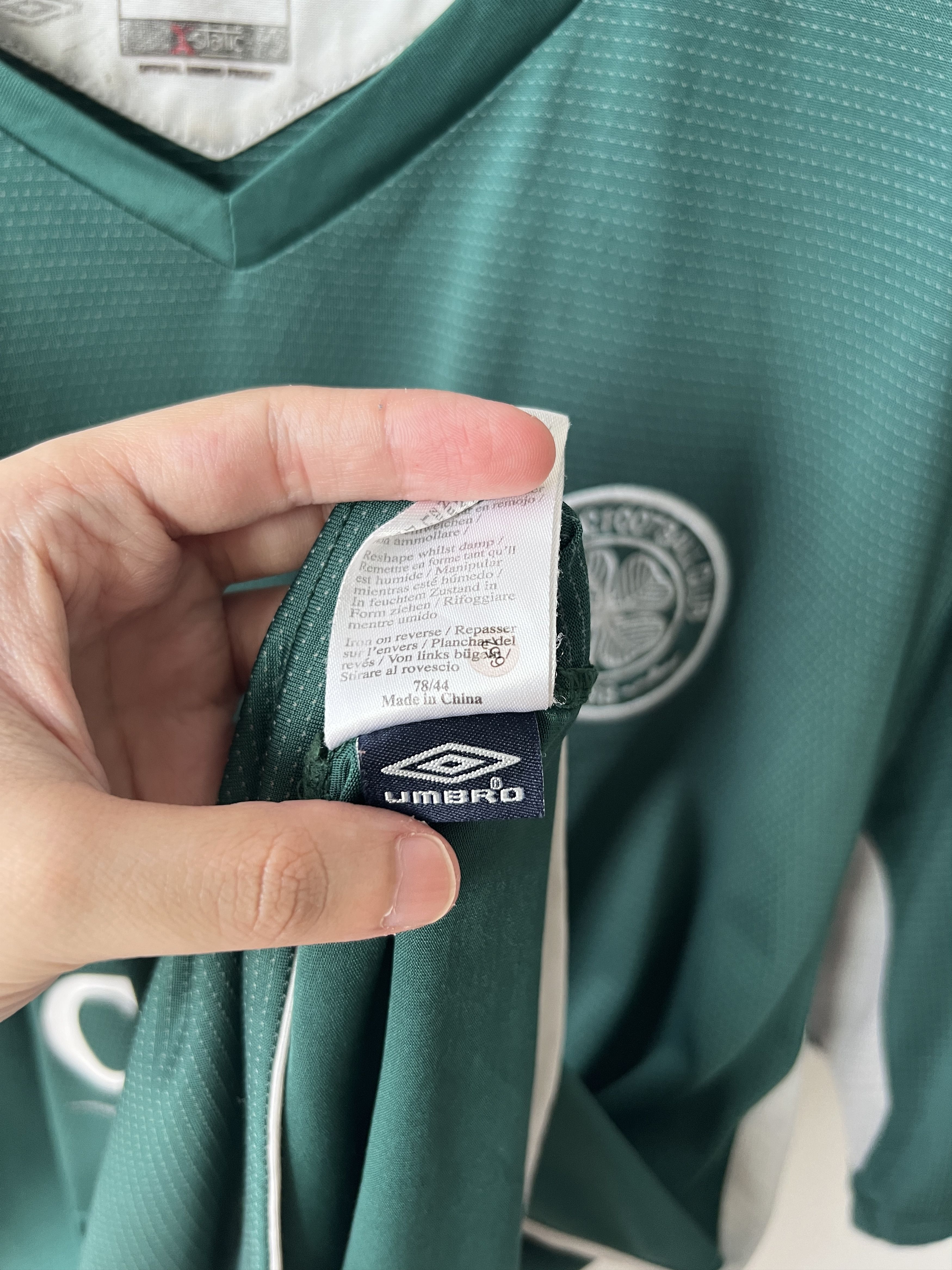Umbro (XL) Celtic 2004-05 Away Kit Juninho #7 Size US XL / EU 56 / 4 - 4 Thumbnail