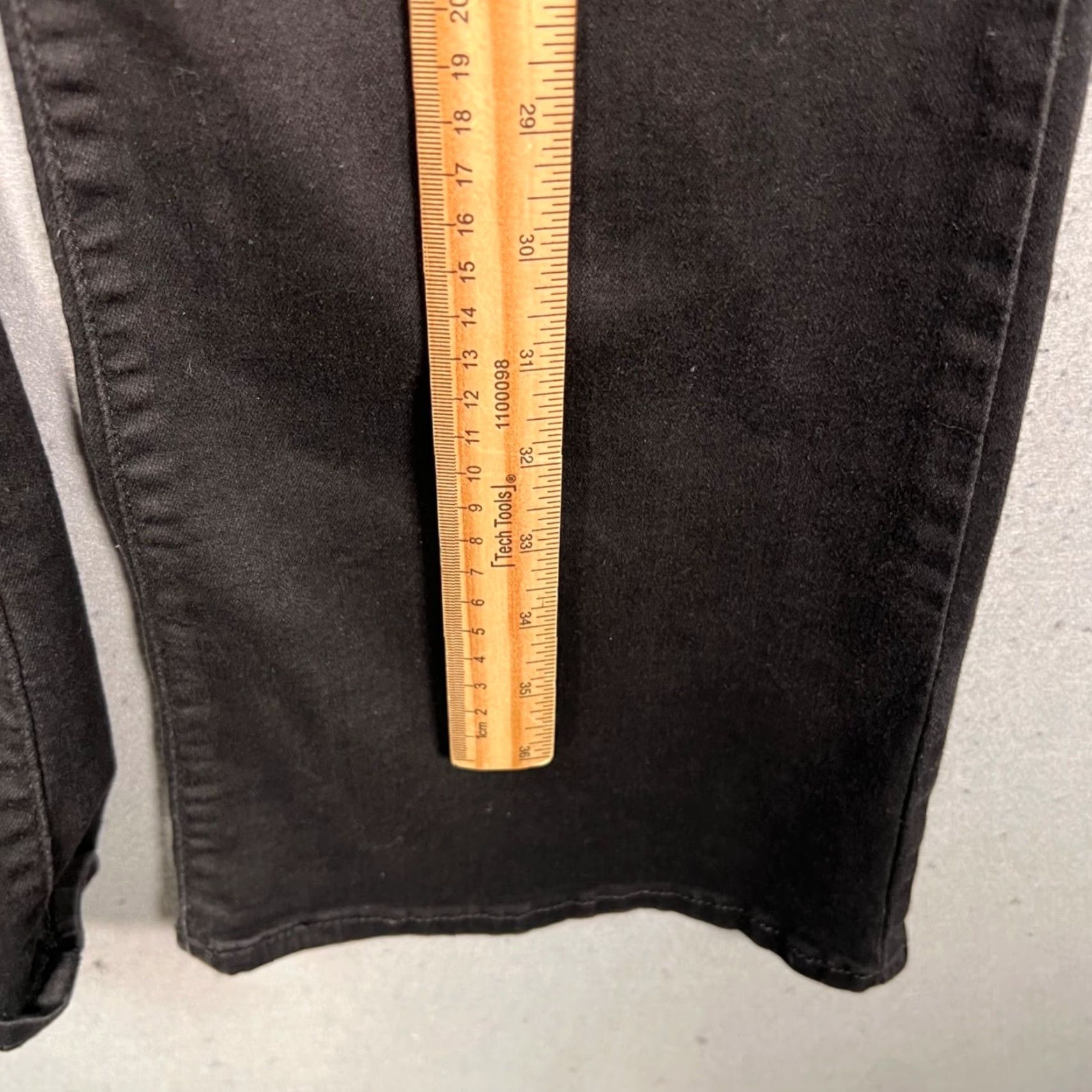Levi's Levi's 726 Flare Jeans Womens Size 27 Black Denim Stretch High Rise 5-Pocket Denim Cotton Blend Regular Inseam 30in Dark Wash Leather/Logo Accent N/A Size 27" / US 4 / IT 40 - 7 Thumbnail