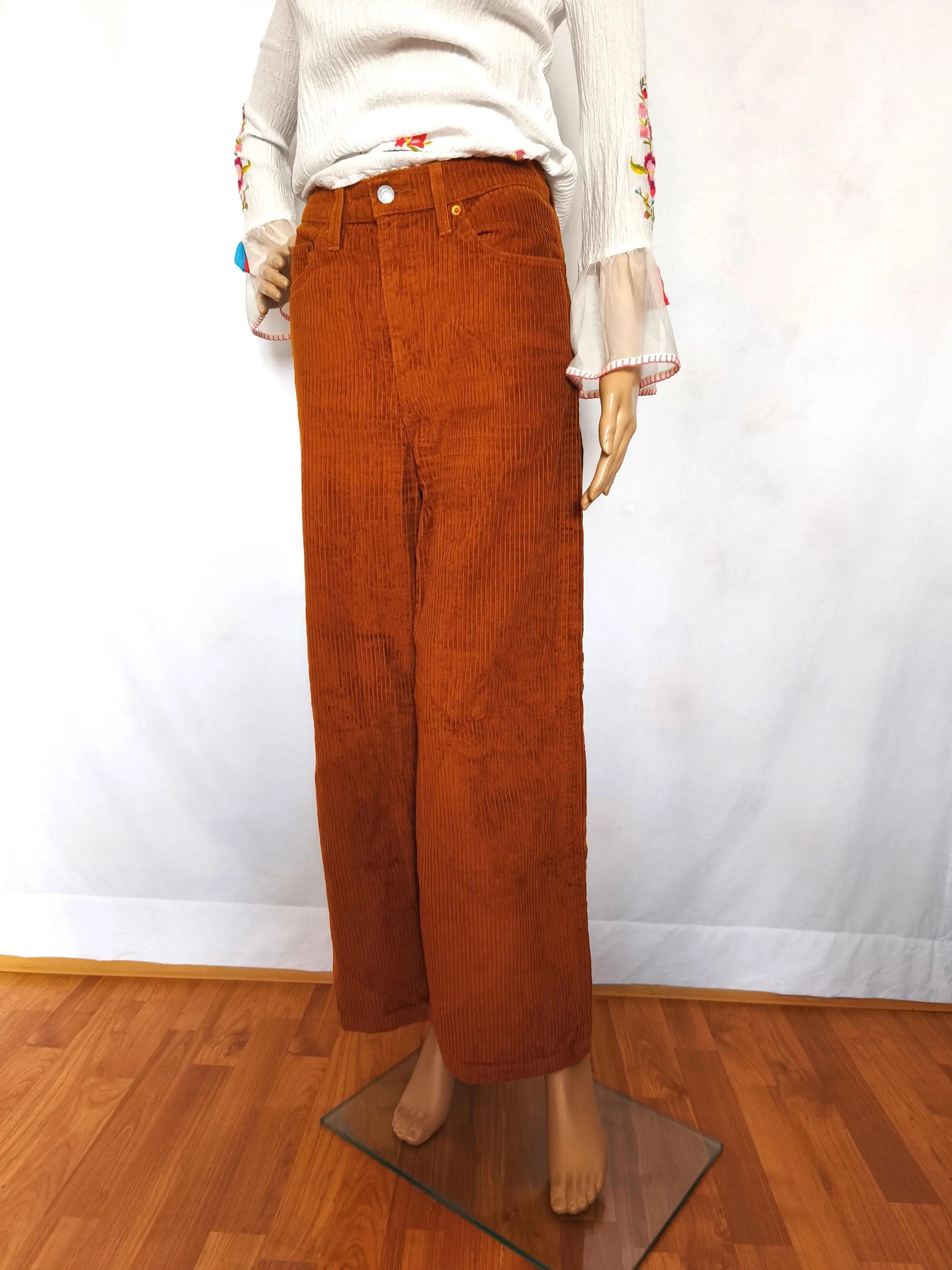 Levi's Vintage Levi Strauss Corduroy Jeans Wide Flare Leg Pants Size 26" / US 2 / IT 38 - 4 Thumbnail