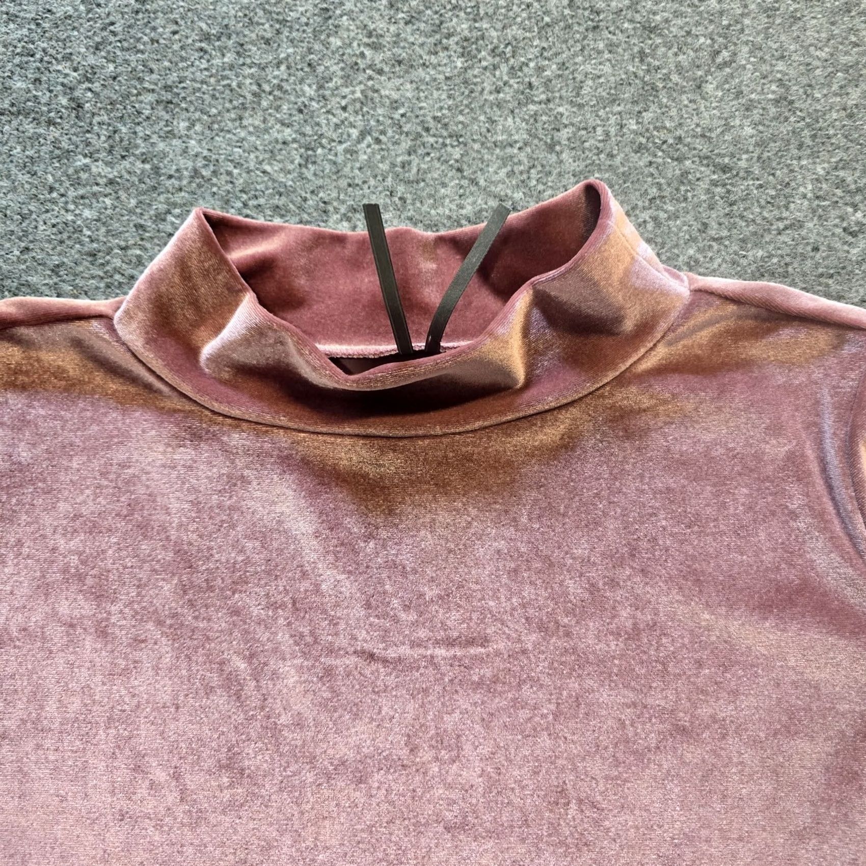 Anthropologie Anthropologie Top Womens Size L Pink Velour Short Sleeve Mock Neck Casual Blouse Size L / US 10 / IT 46 - 2 Thumbnail