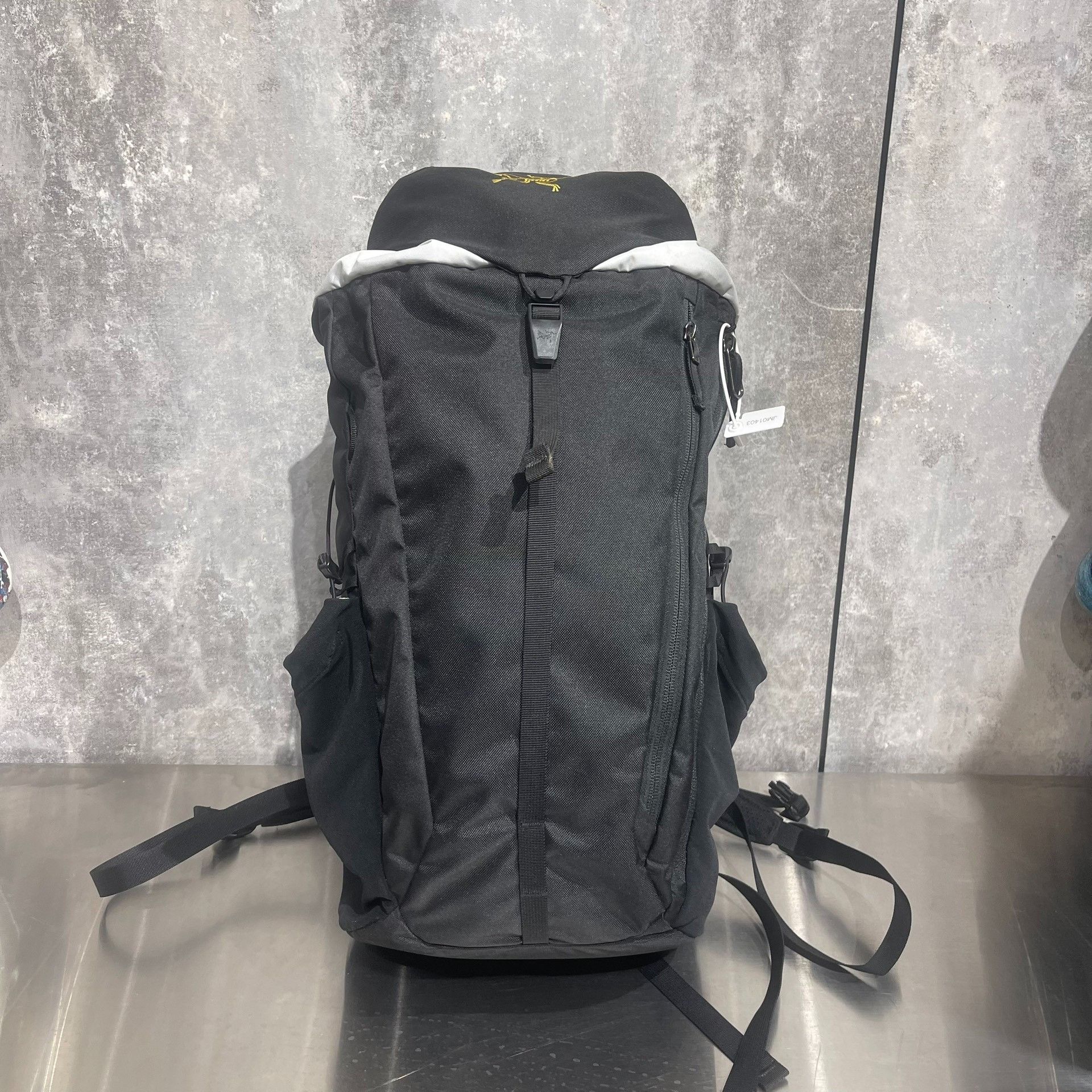 Arc'teryx Arc'teryx Foley Pouch ((ReCUT)) | Grailed