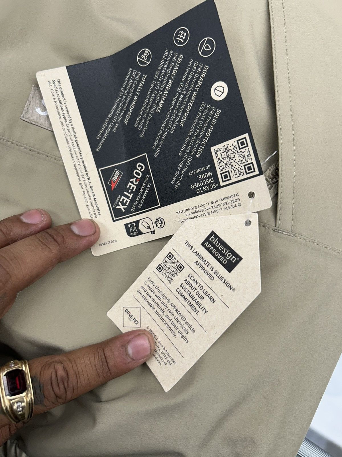 Goretex × Supreme Supreme GORE-TEX Taped Seam Shell Jacket (FW24) Size US L / EU 52-54 / 3 - 6 Thumbnail